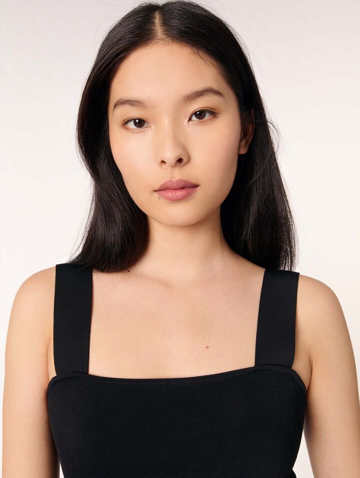 Knitted crop top with straps