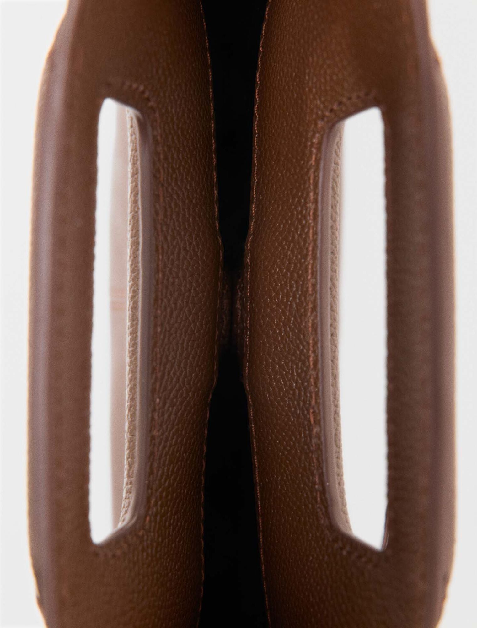 Grained leather M bag