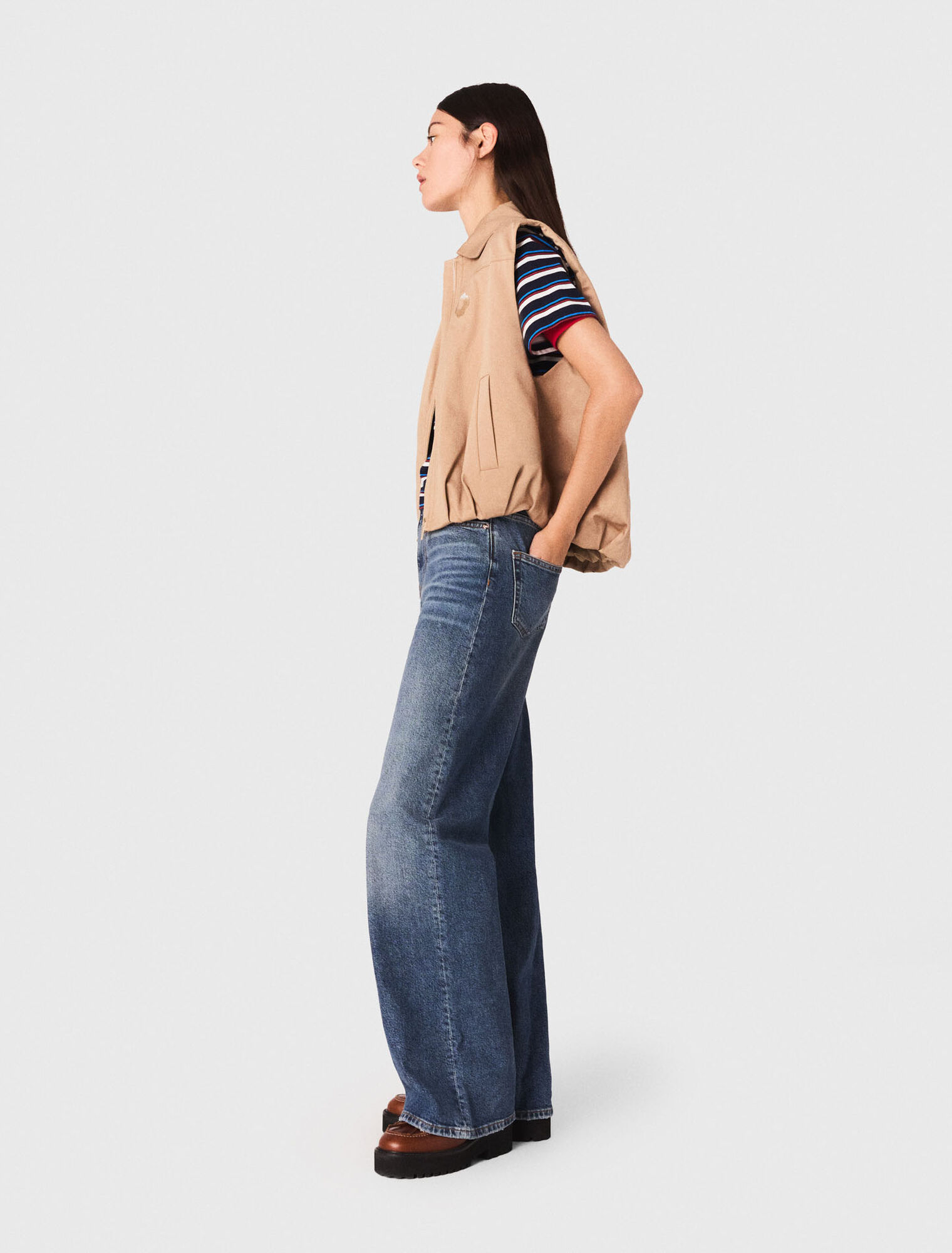 Sleeveless jacket