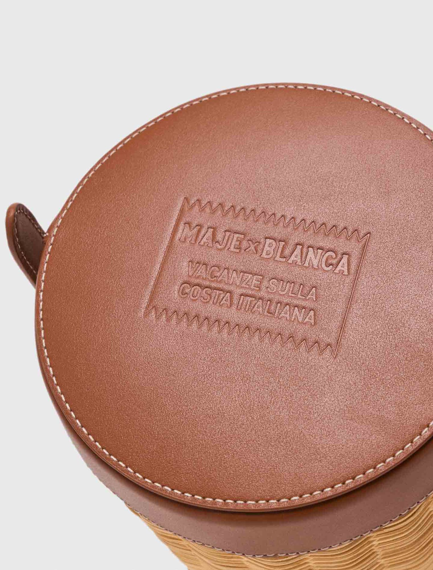 Wicker basket with printed pouch