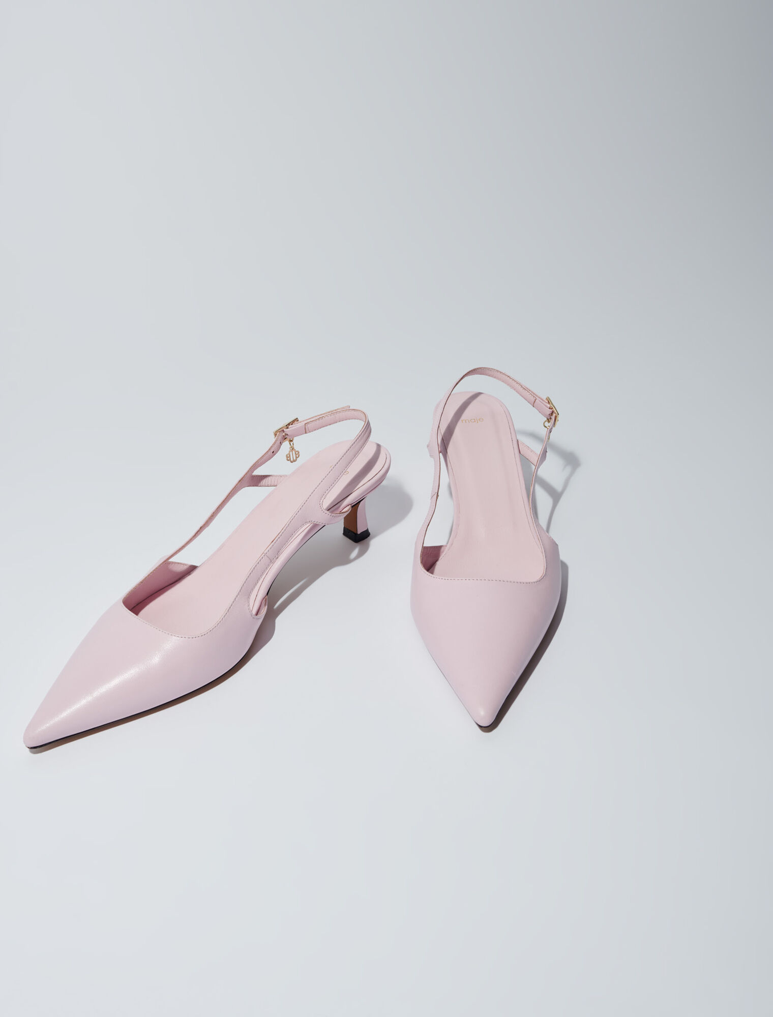 Pointed leather pumps
