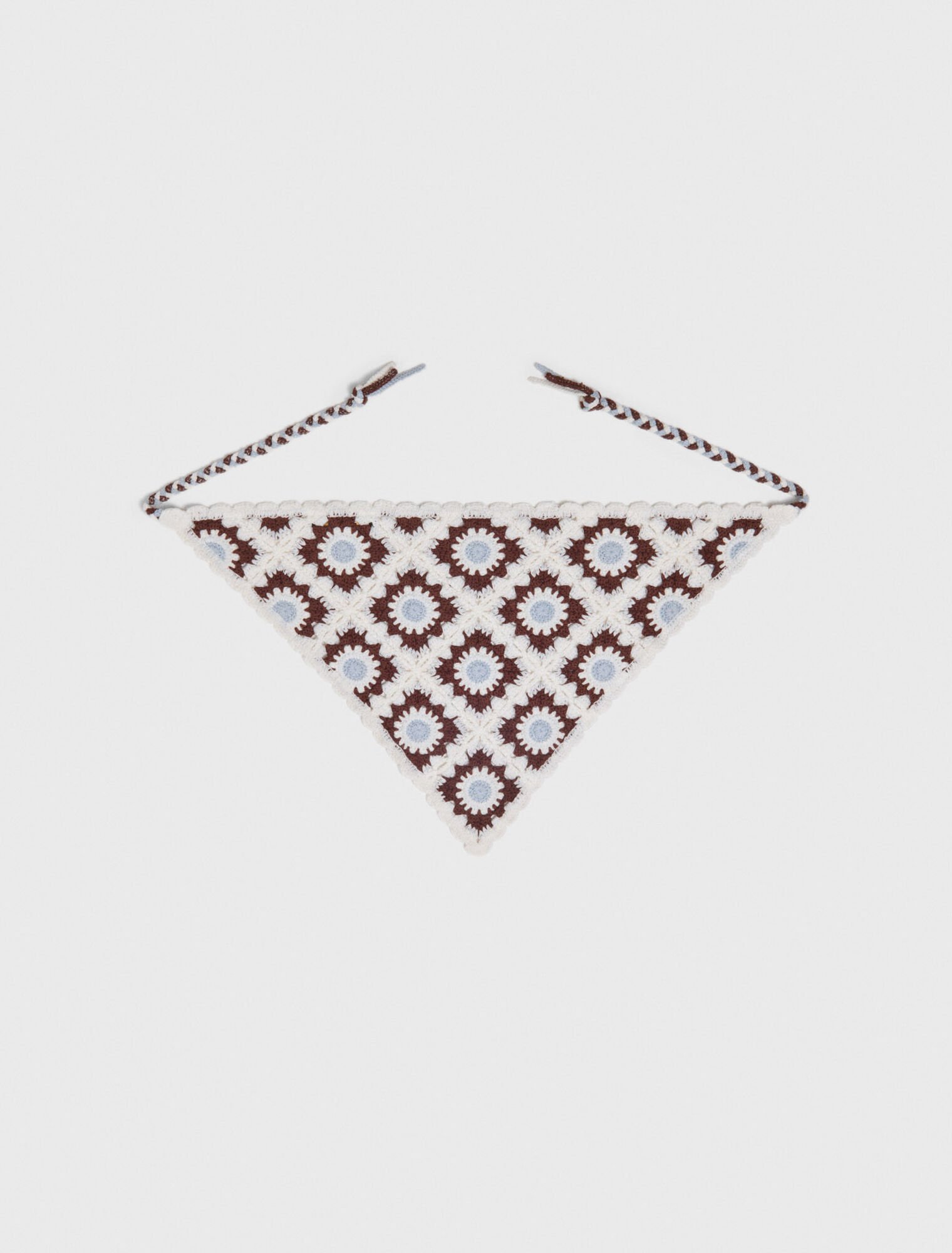 Triangular knit scarf