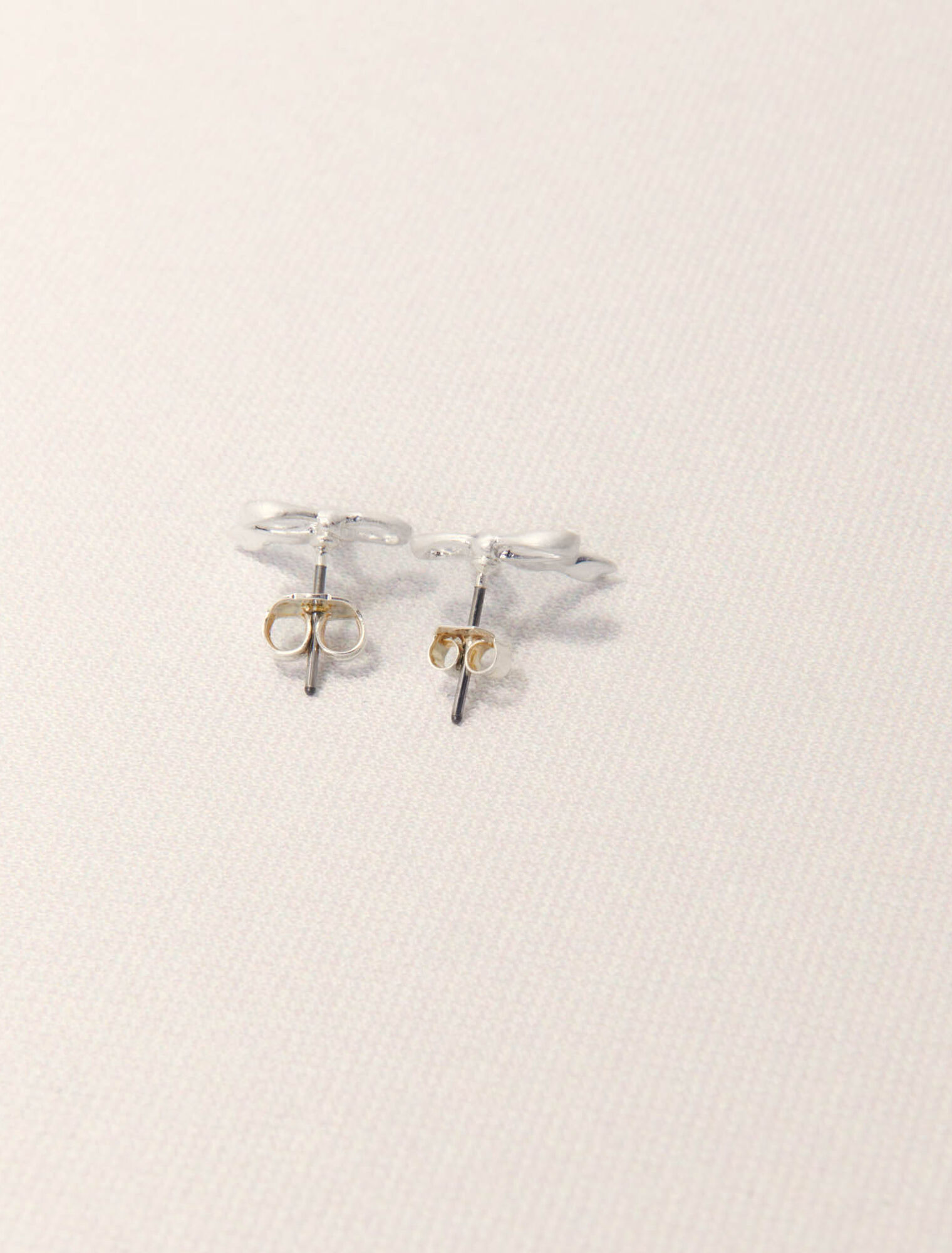 Small bow earrings