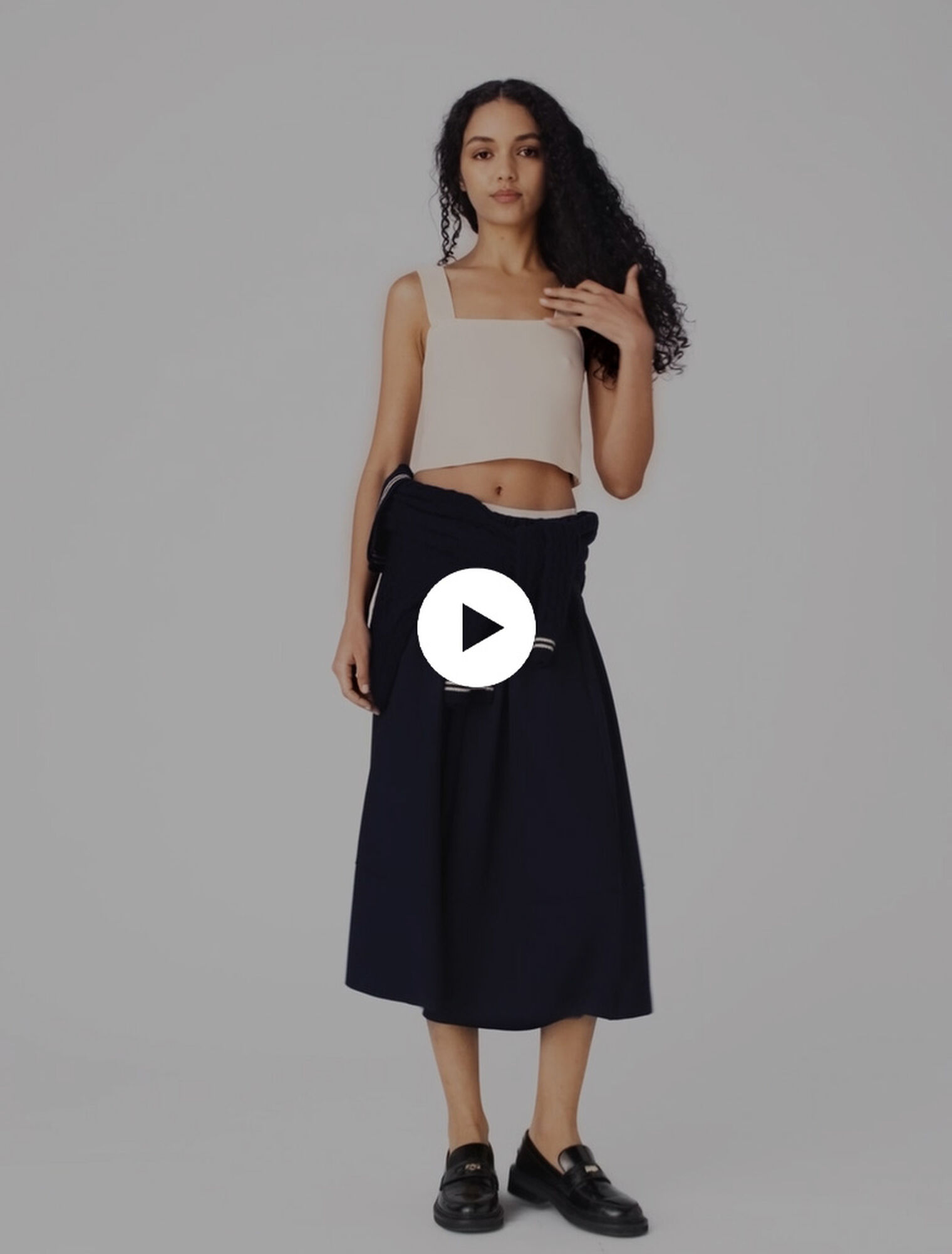 Knitted crop top with straps