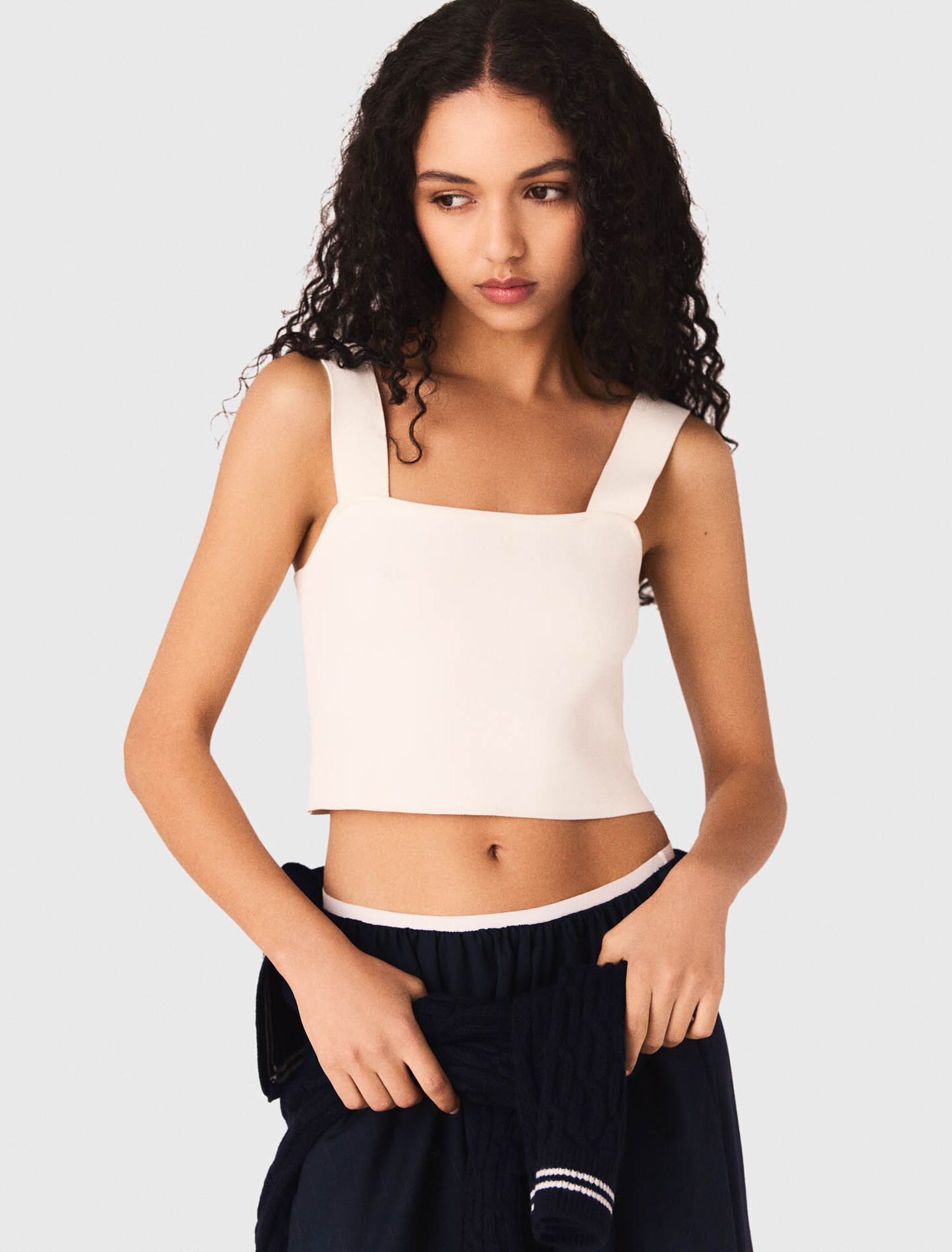 Knitted crop top with straps