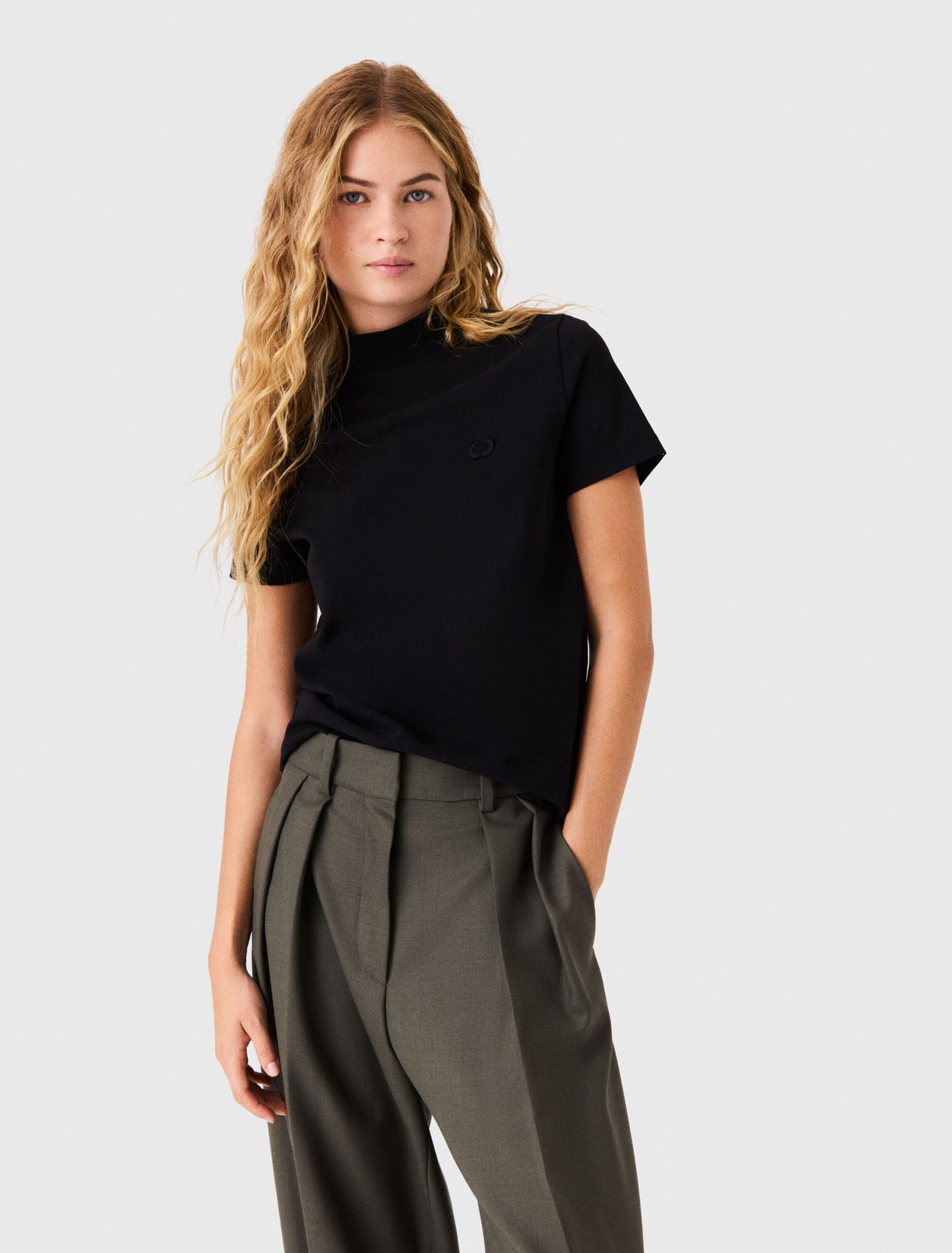 T-shirt with back zip