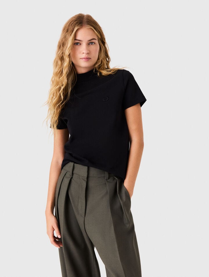 T-shirt with back zip