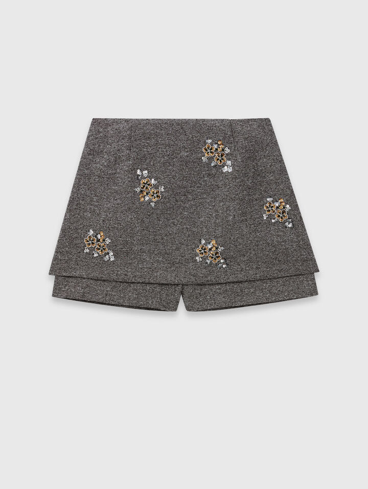 Floral embroidered shorts