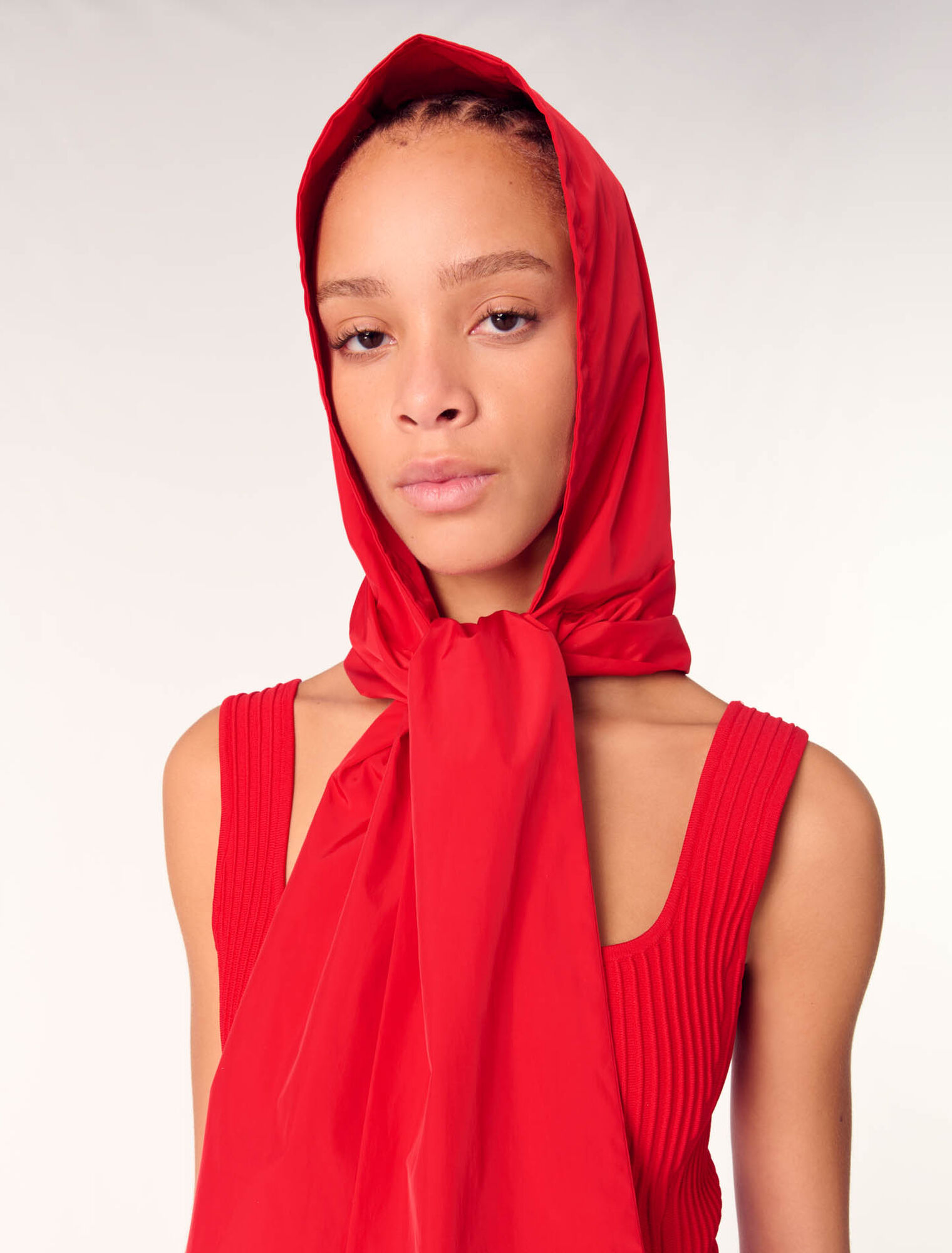 Retractable scarf hood