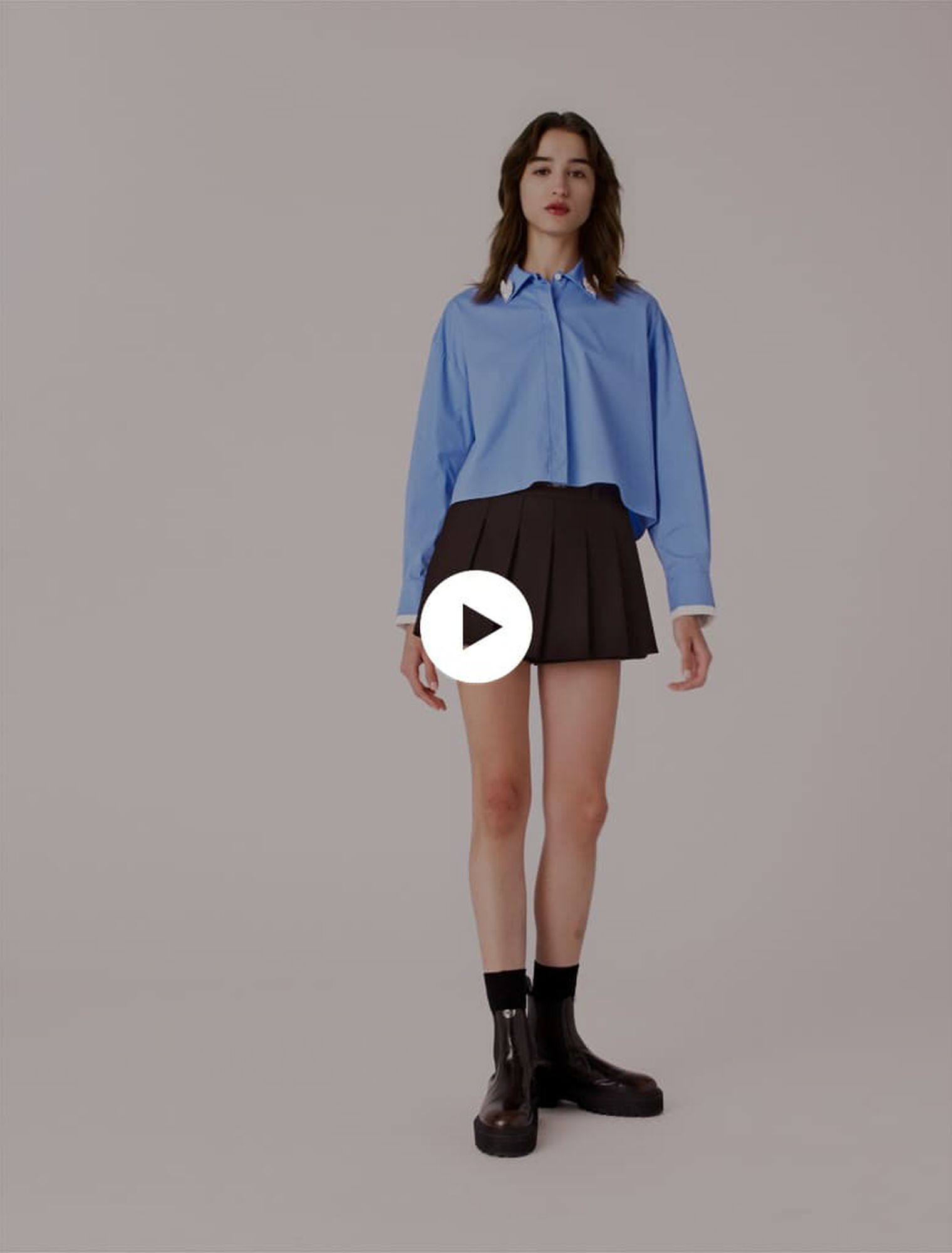 Shirt with removable jewellery
