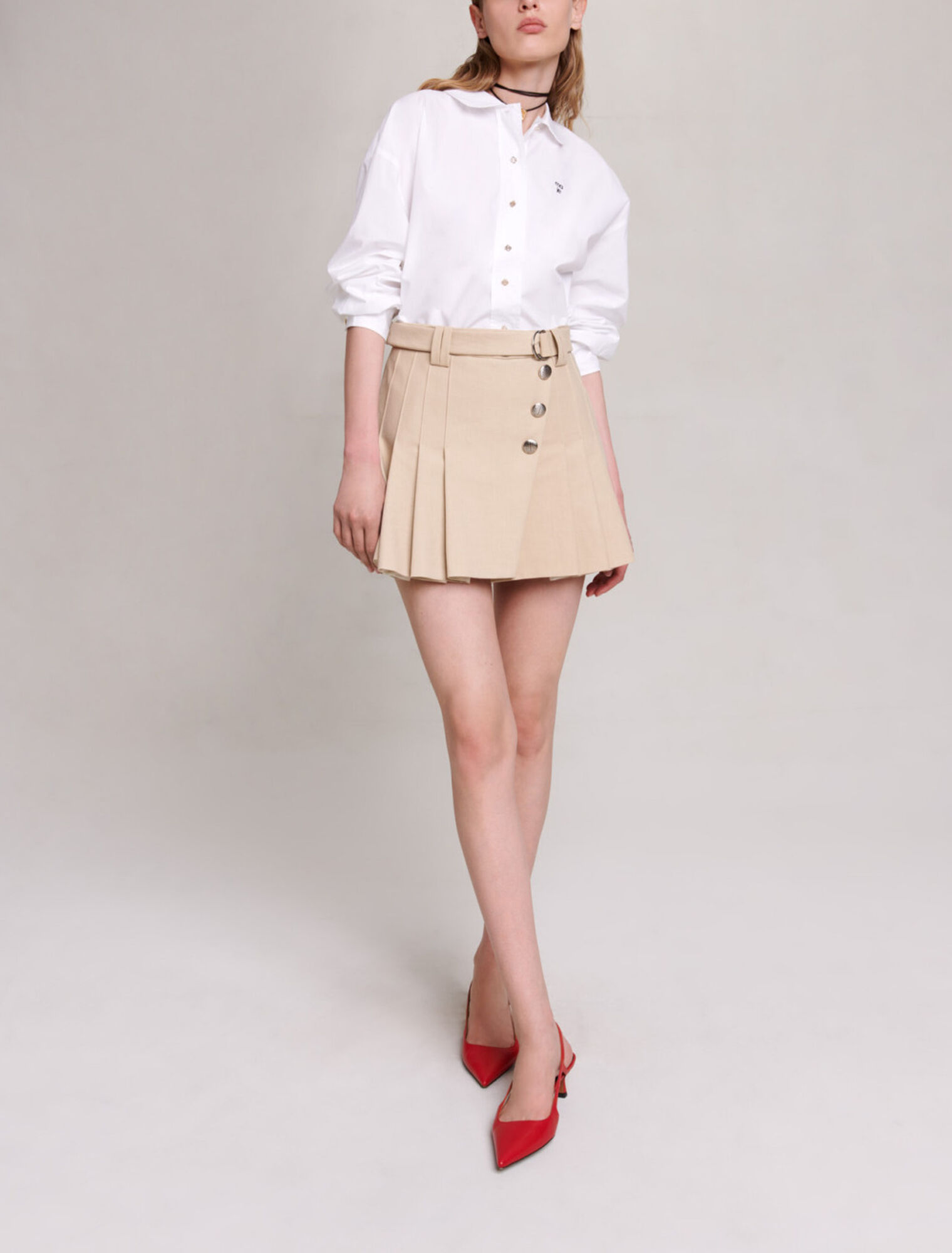 Short pleated skirt