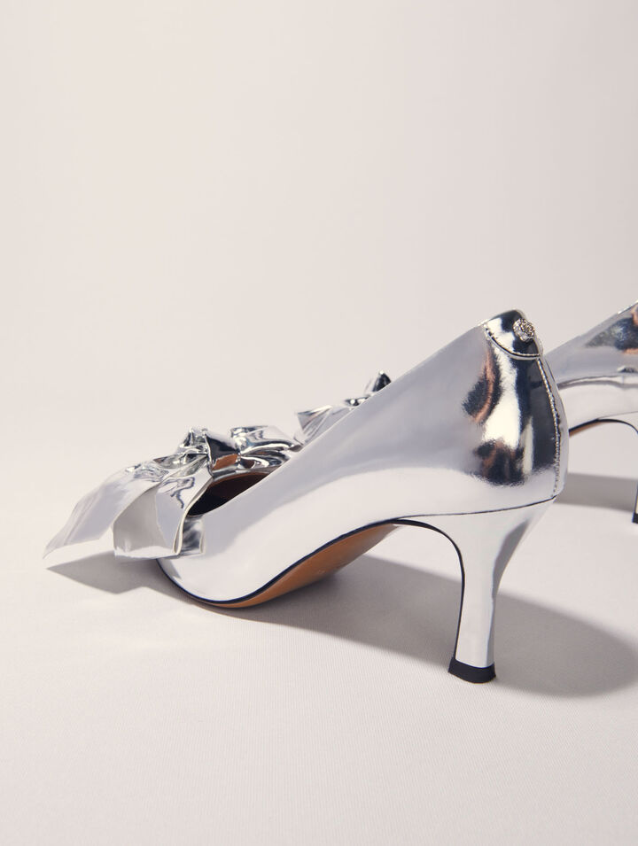 Leather pumps with bow detail