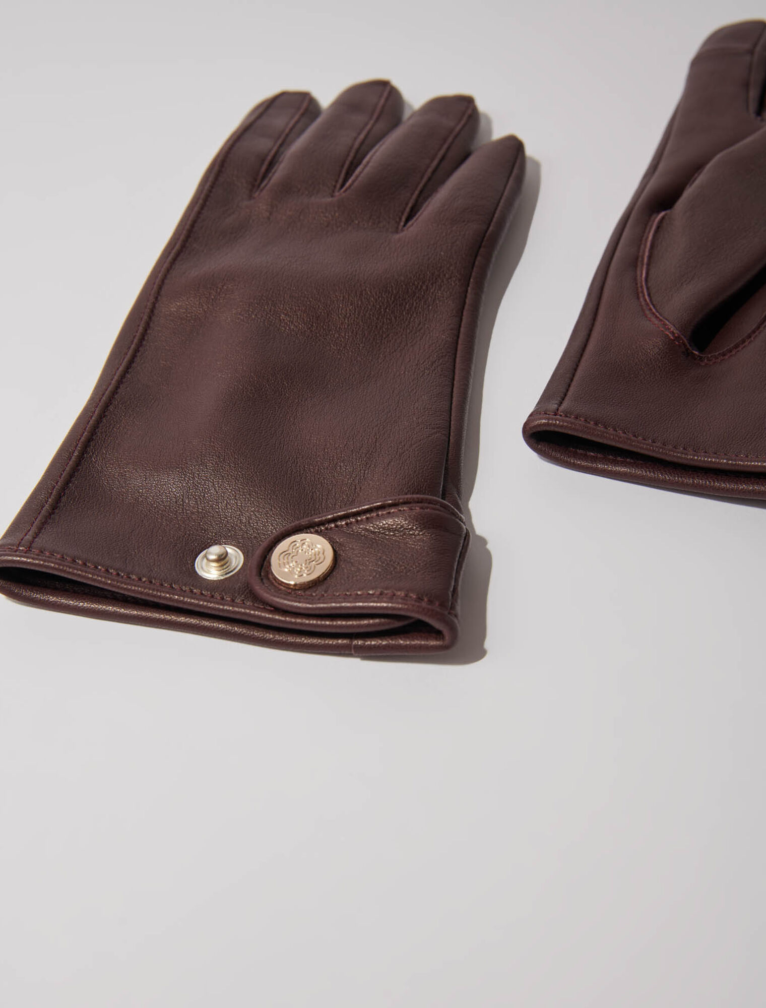 Leather gloves