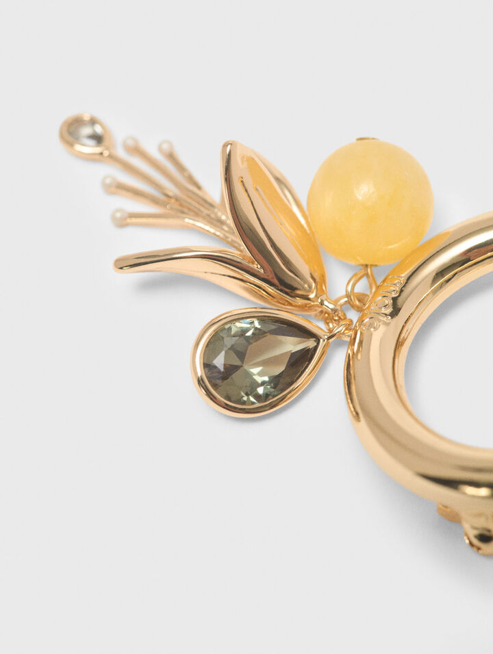 Ring brooch with detail