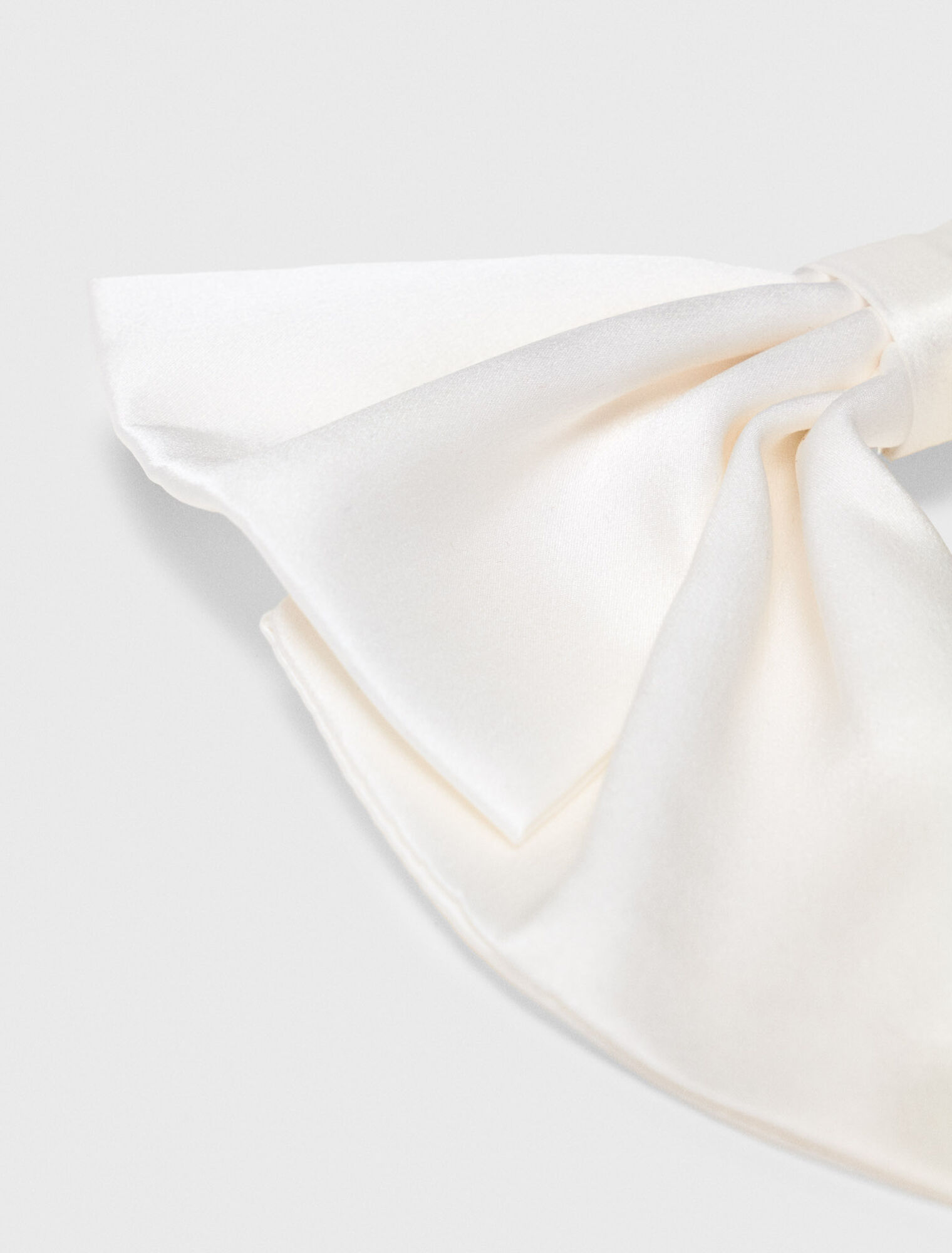 Satin-effect bow barrette
