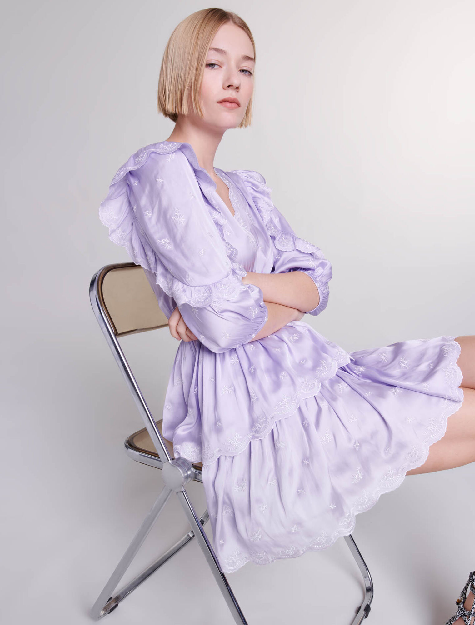 Short satin-look embroidered dress