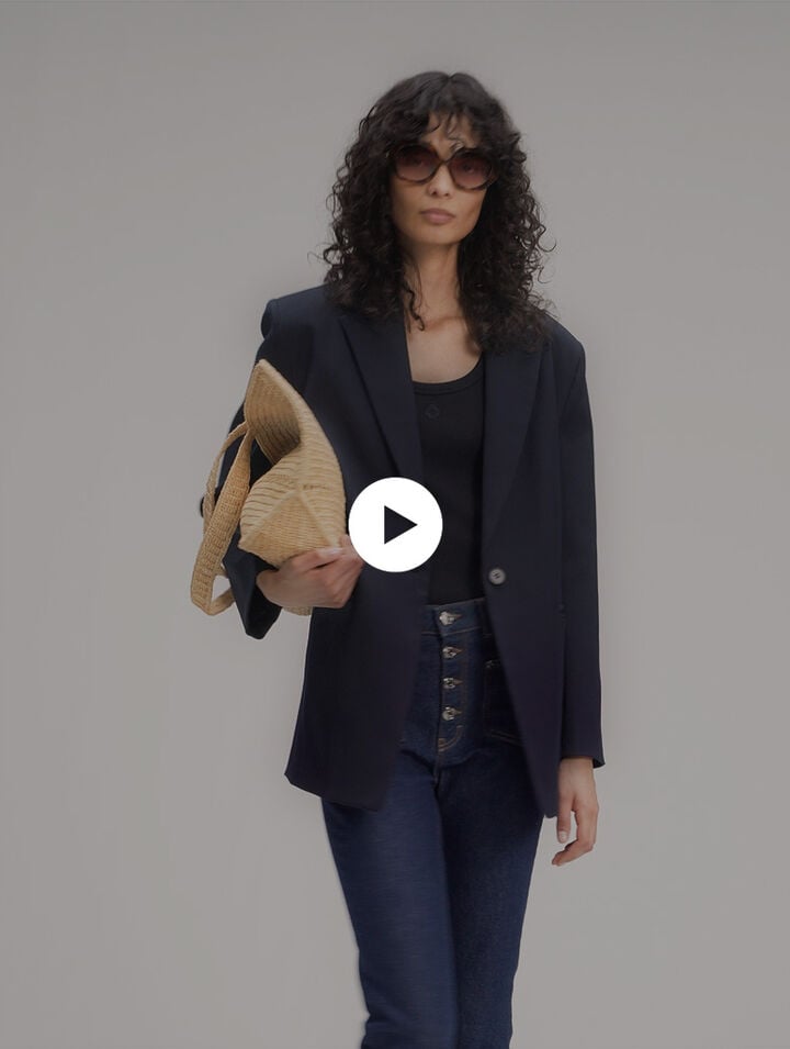 Denim jeans with pockets