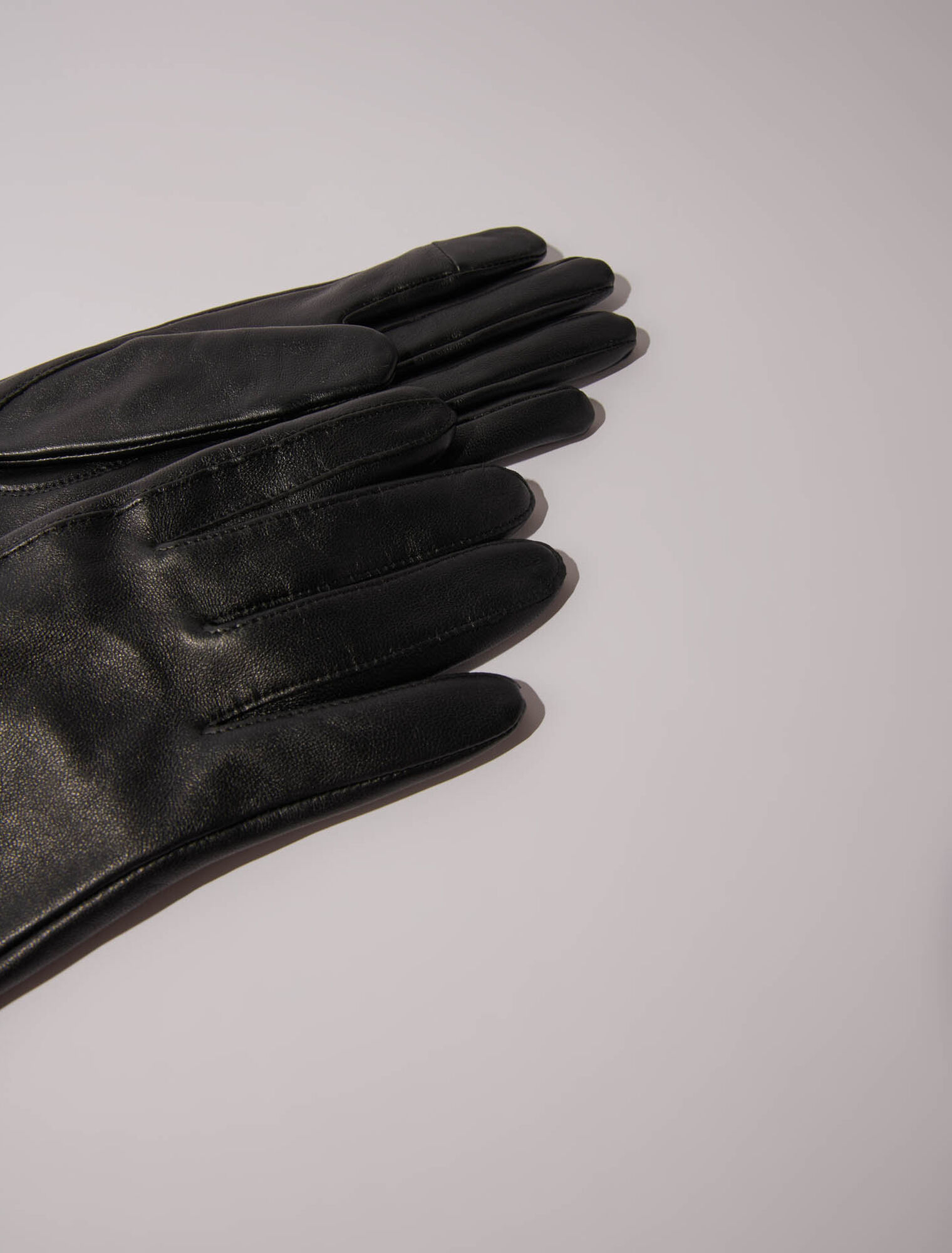 Leather gloves