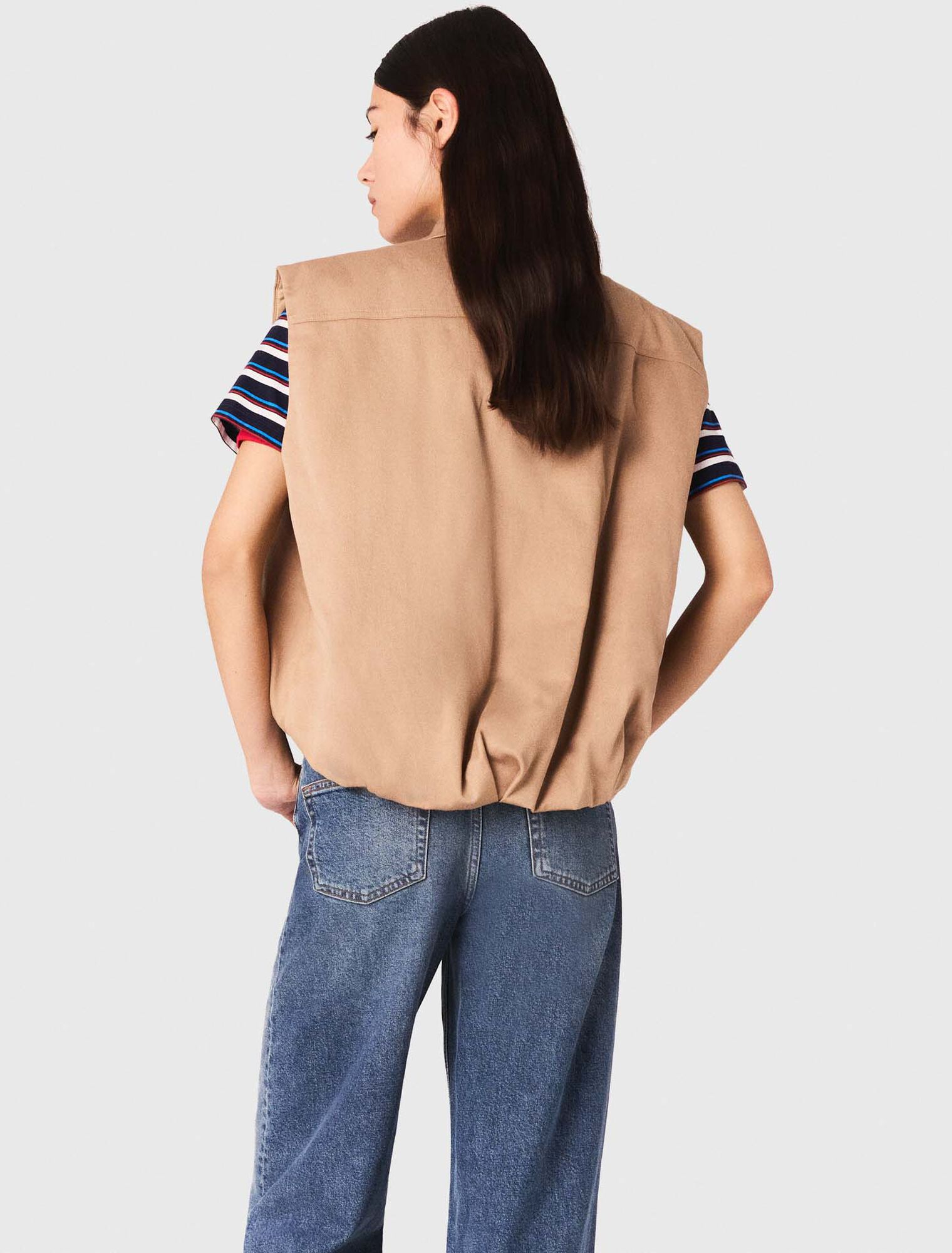Sleeveless jacket