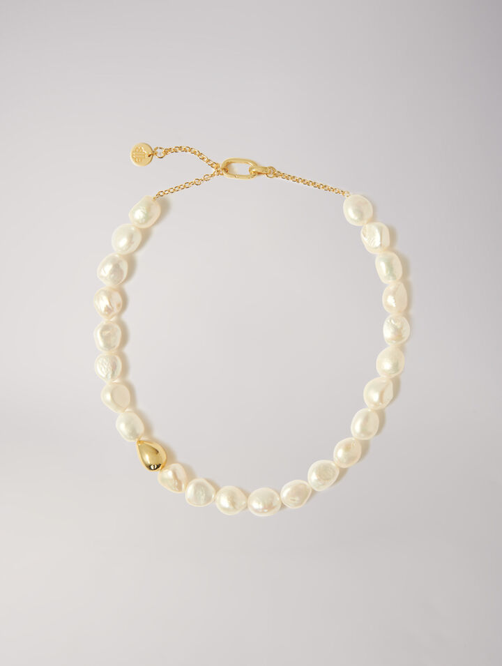 Pearl necklace with metal details