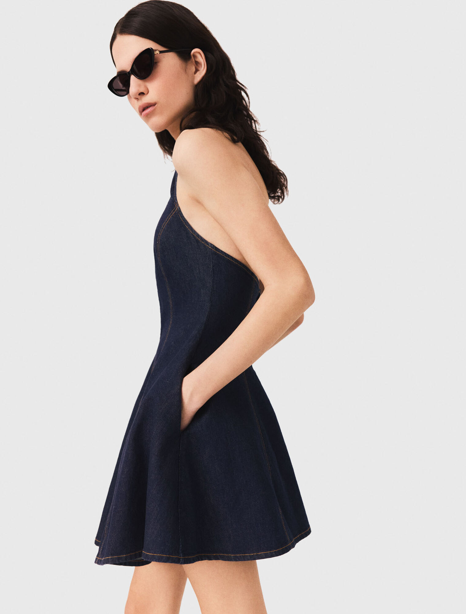 Short denim dress with brooch