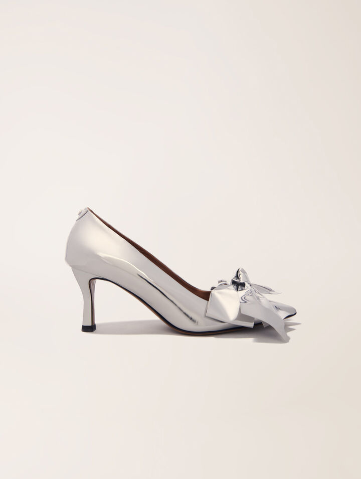 Leather pumps with bow detail