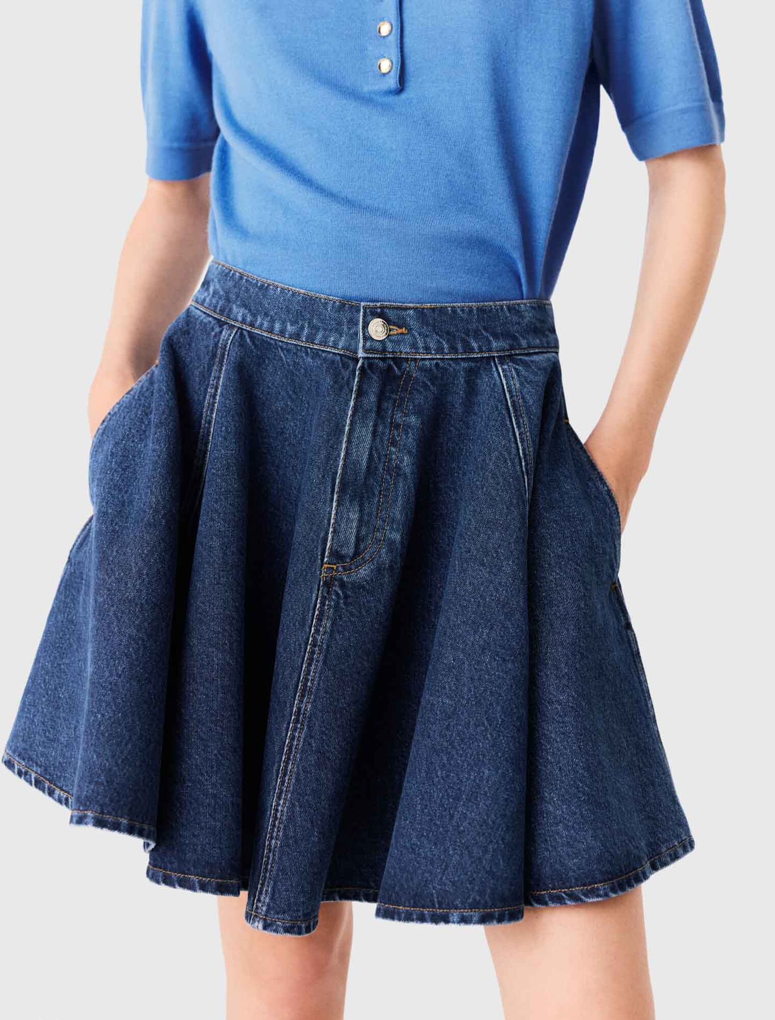 Short flared denim skirt