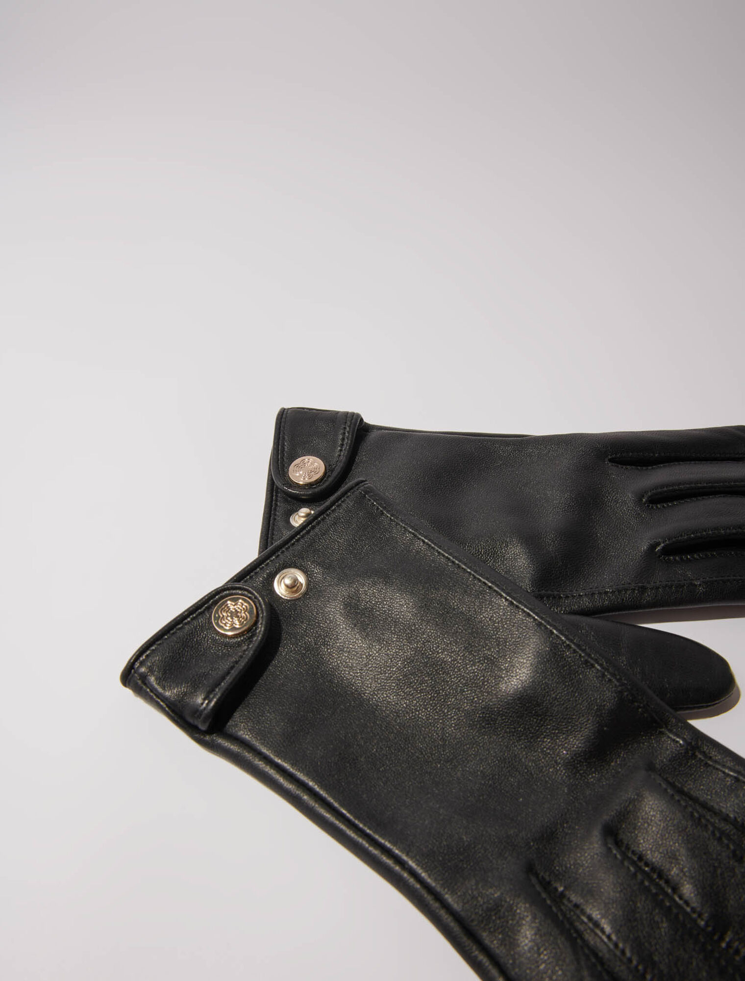 Leather gloves