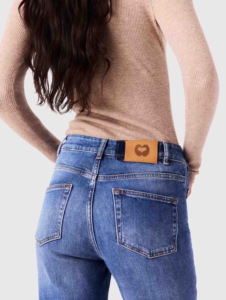 Denim jeans with pockets