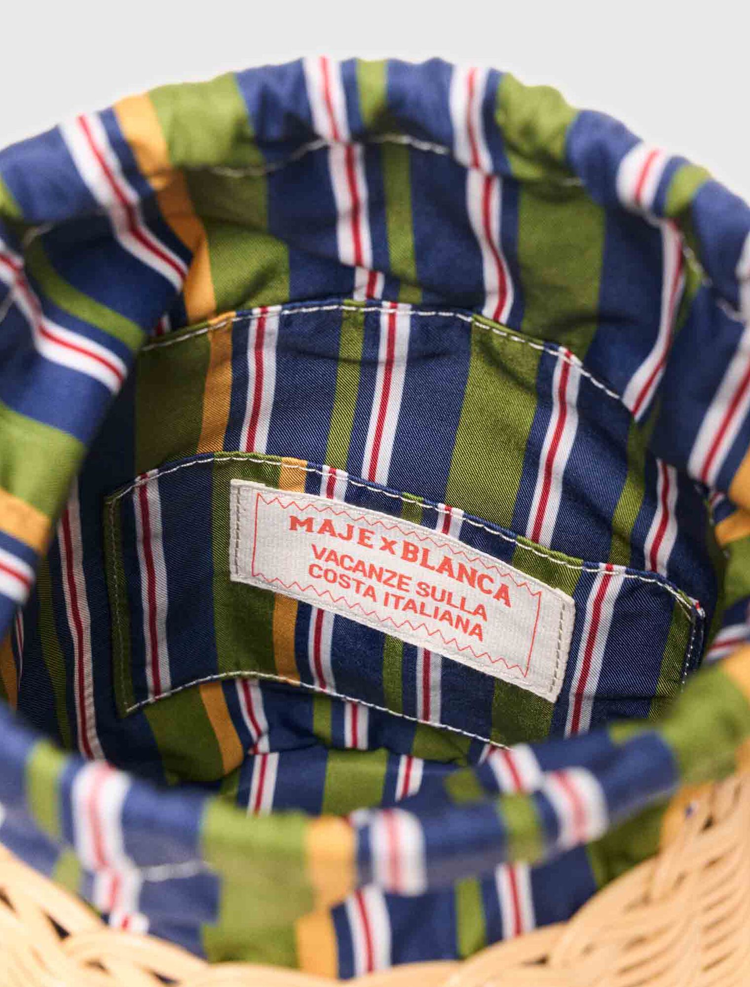 Wicker basket with printed pouch