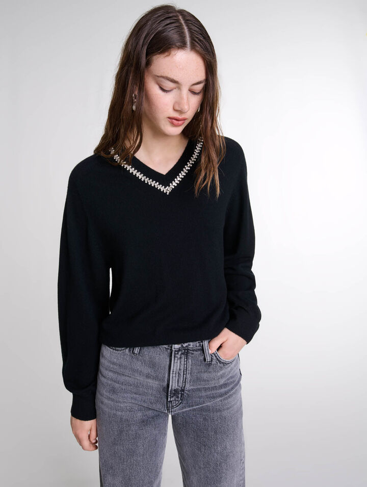 Knit jumper with rhinestone neck