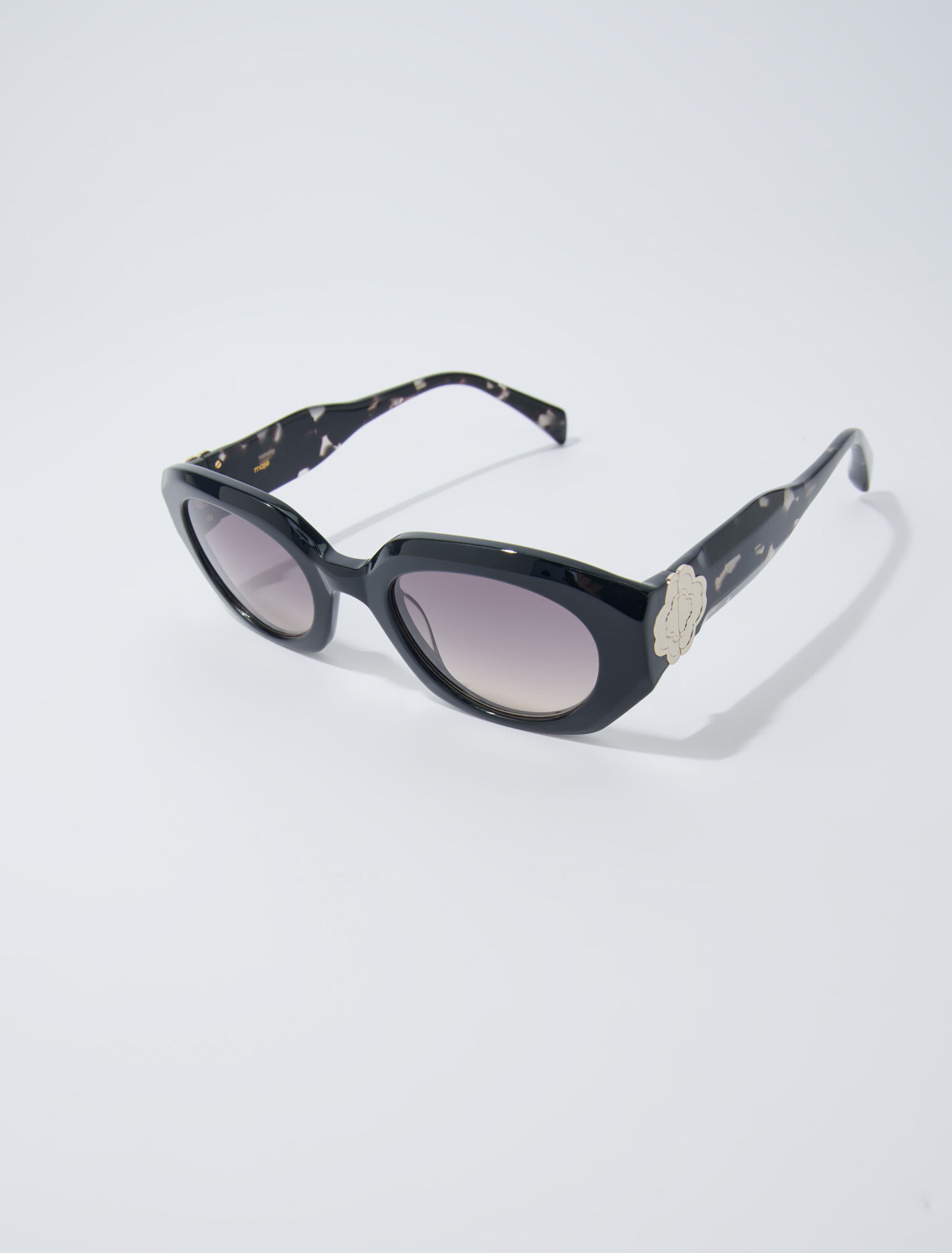 Round acetate glasses