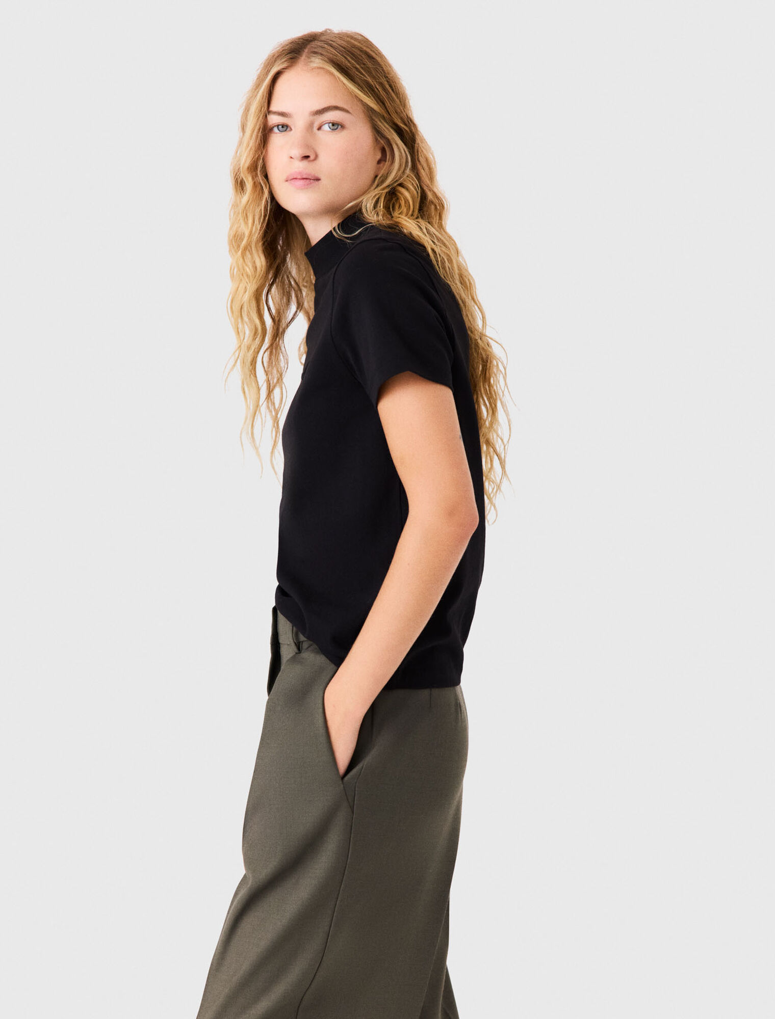 T-shirt with back zip