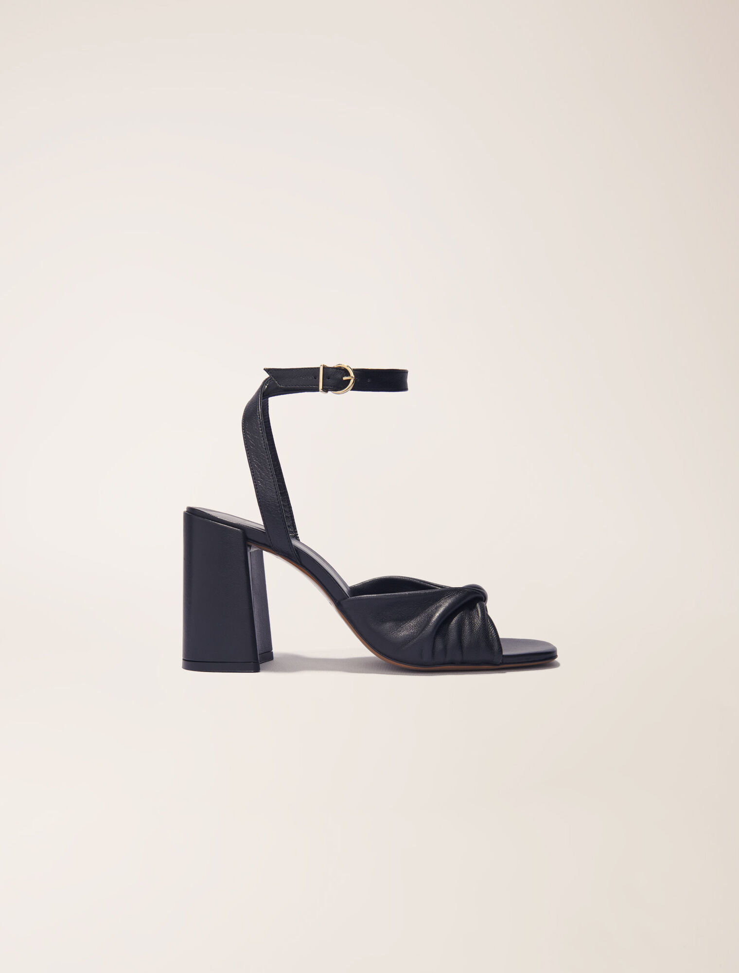 Plain leather sandals with heels