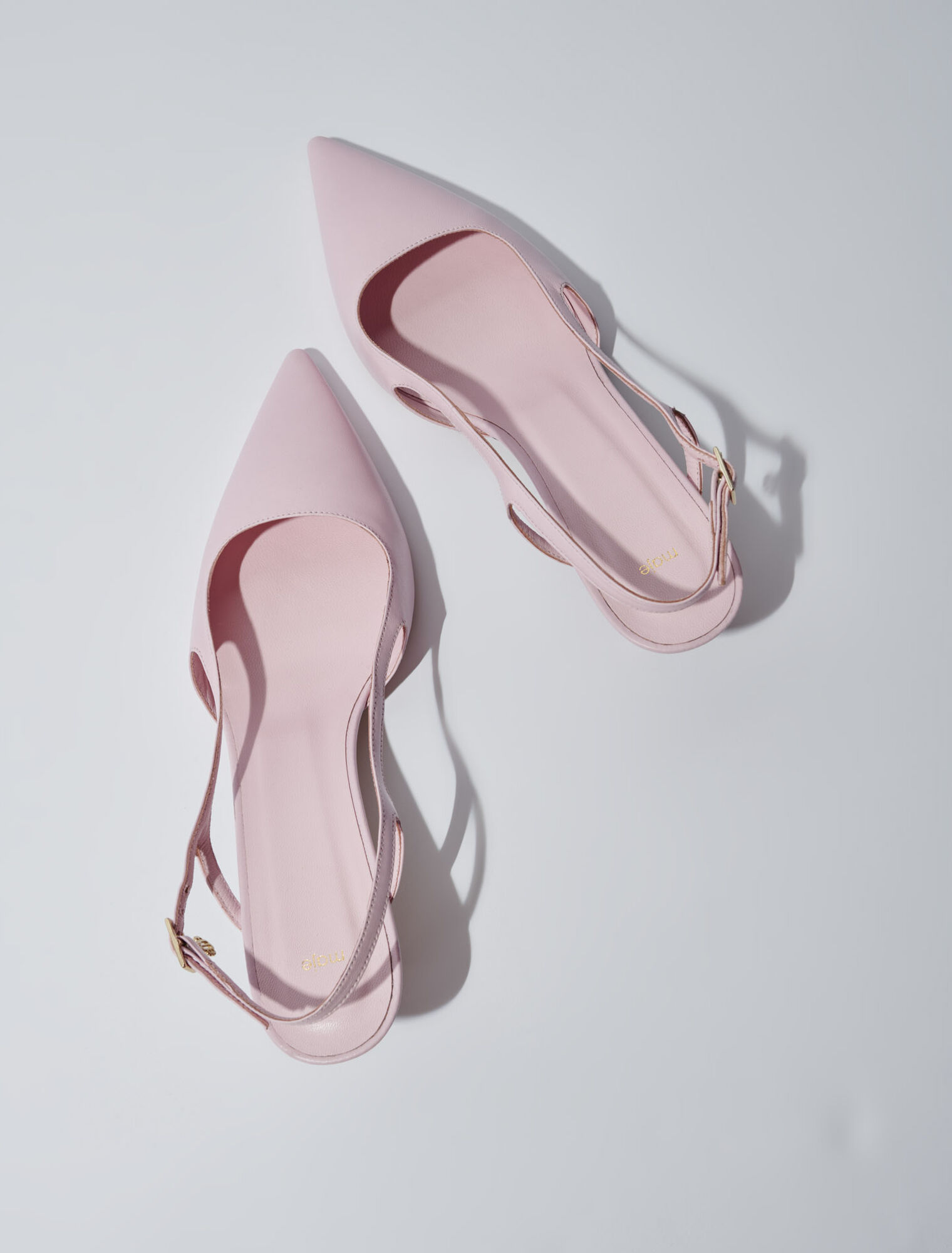 Pointed leather pumps