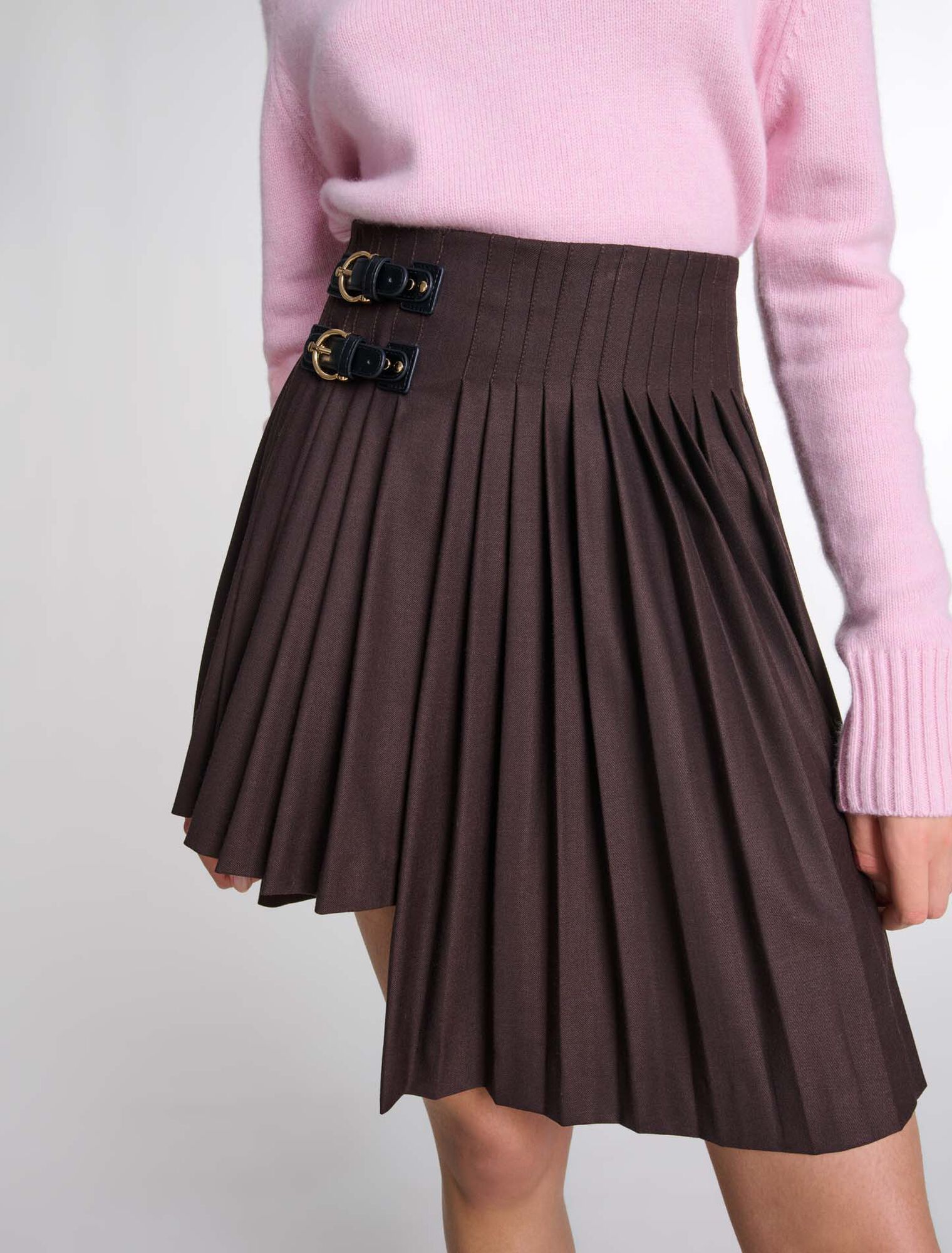 Asymmetrical pleated short skirt