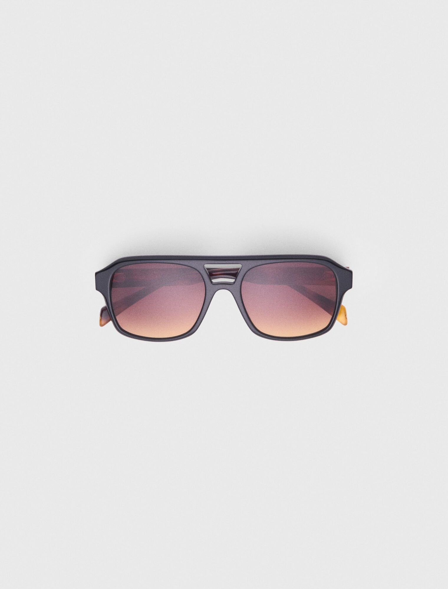 Pilot sunglasses