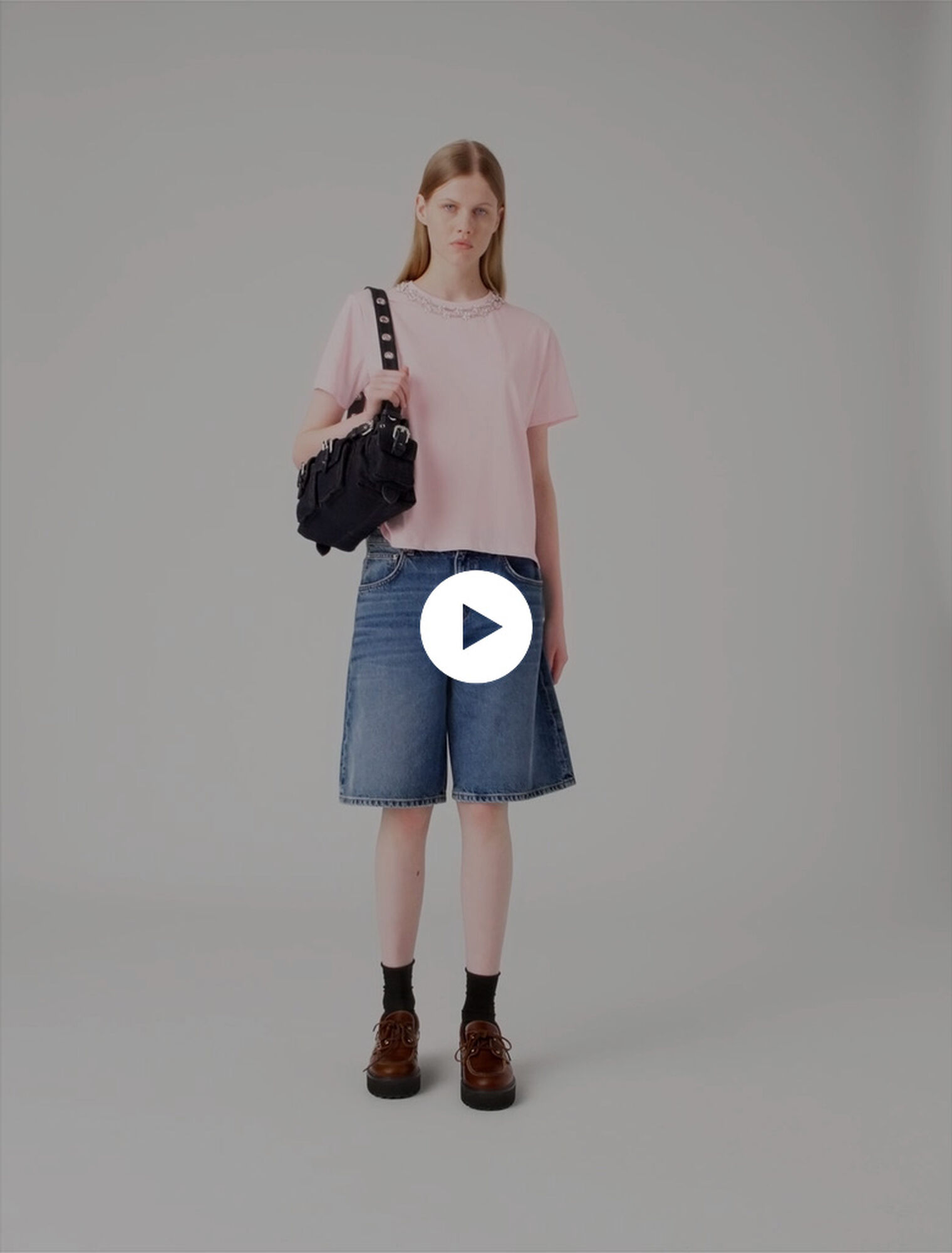 Short-sleeve jewel neck T-shirt