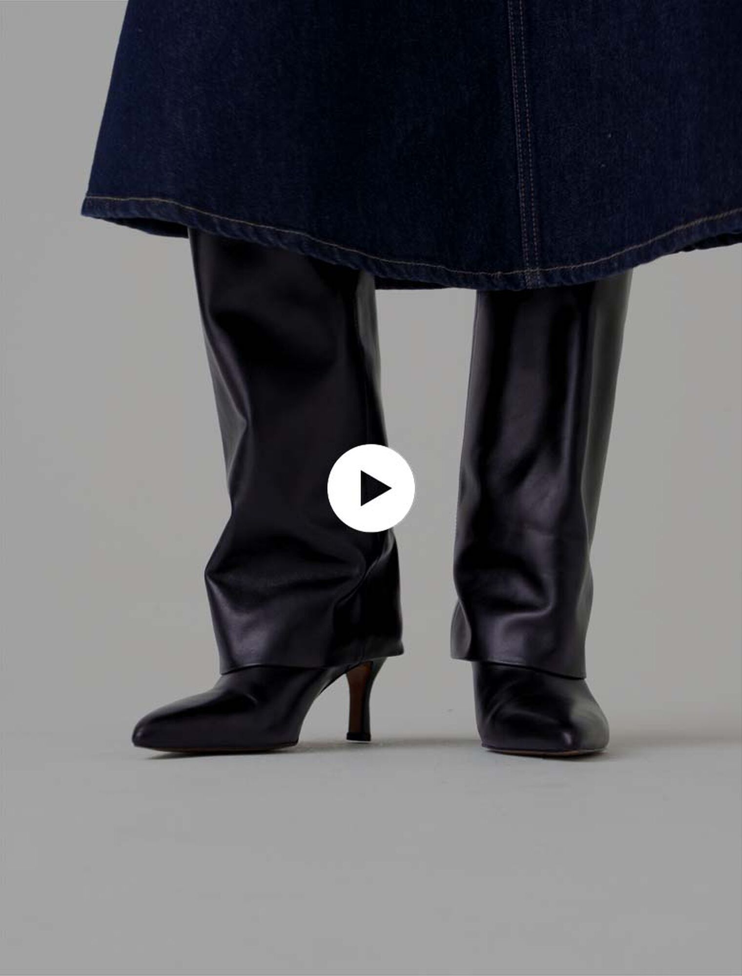 Heeled tubular leather boots