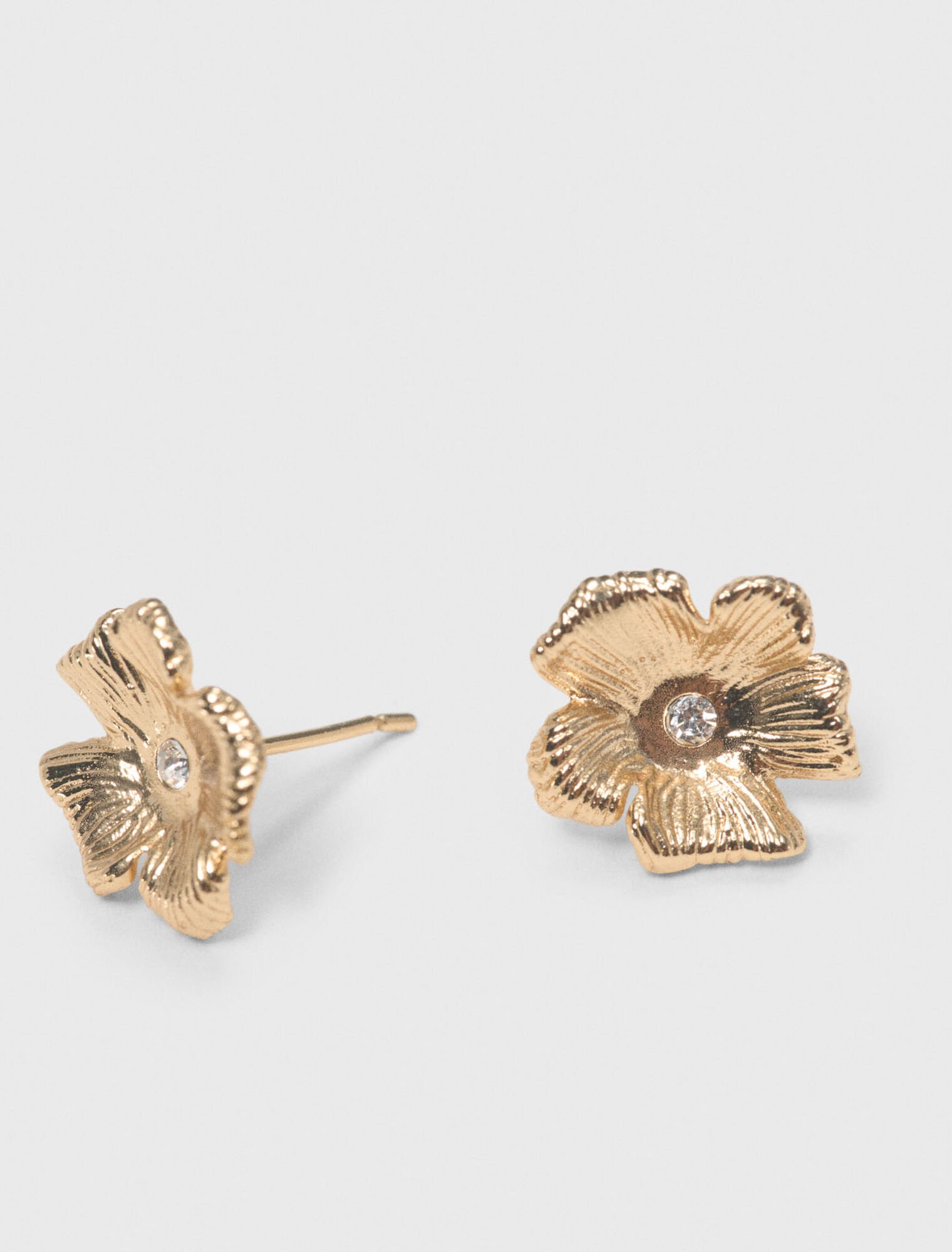 Flower stud earrings