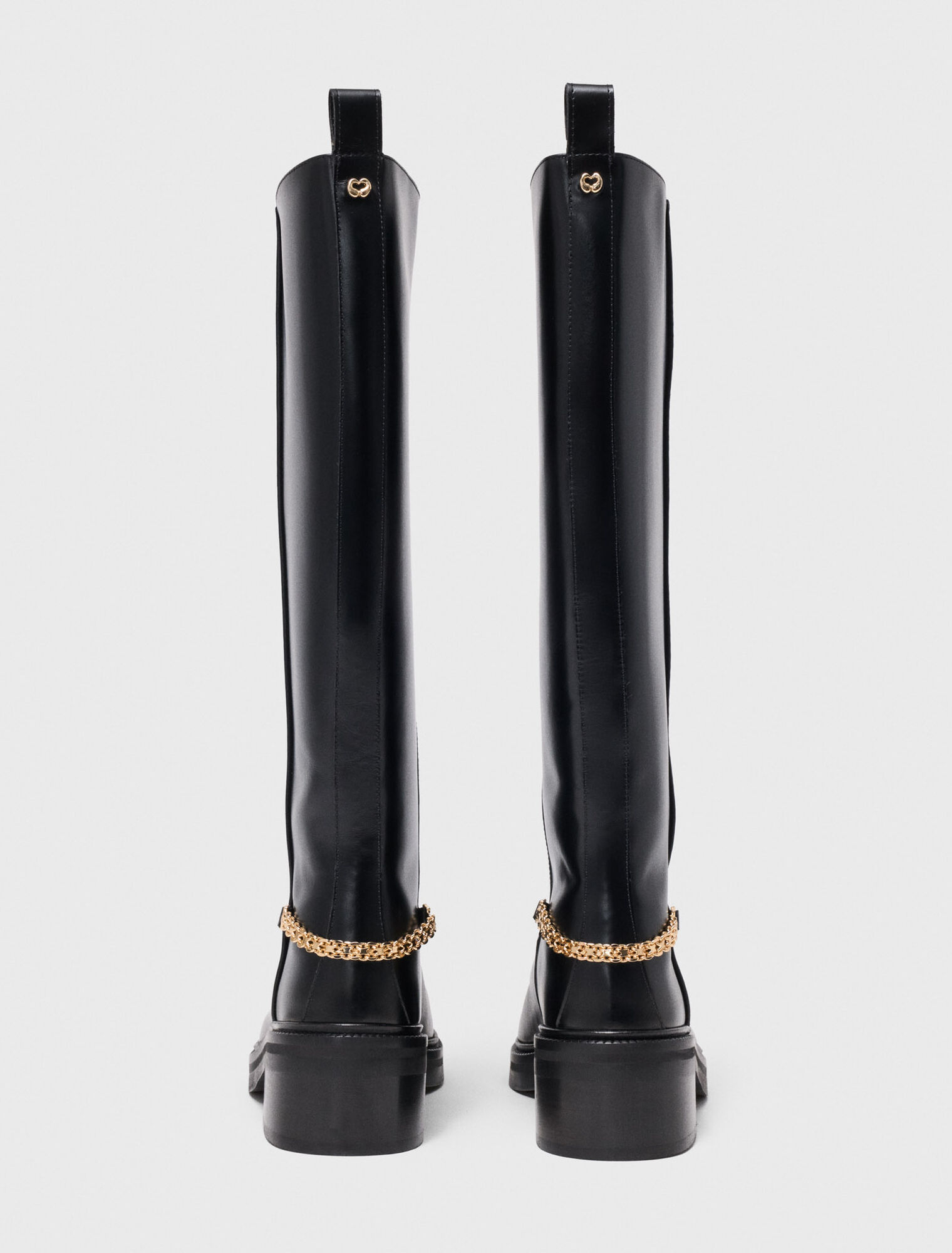 Flat leather boots with chain