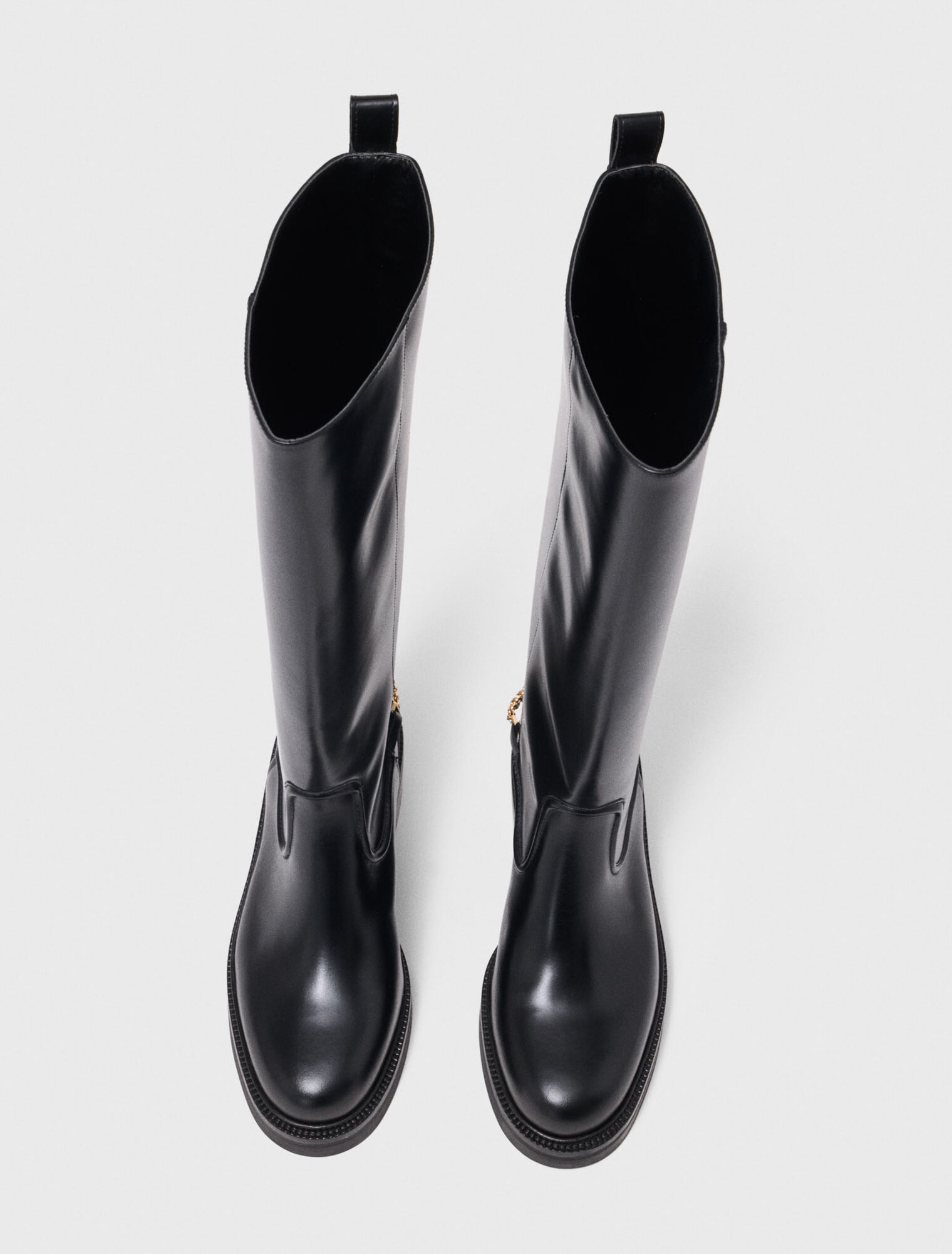 Flat leather boots with chain