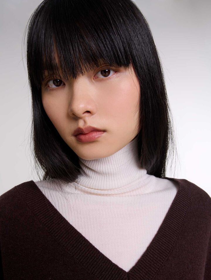 V-neck jumper