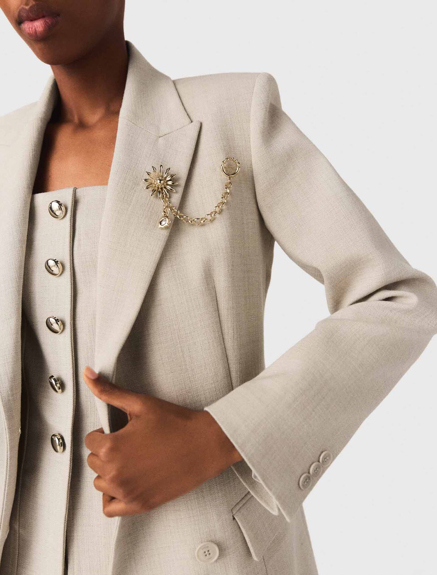 Suit jacket with brooch