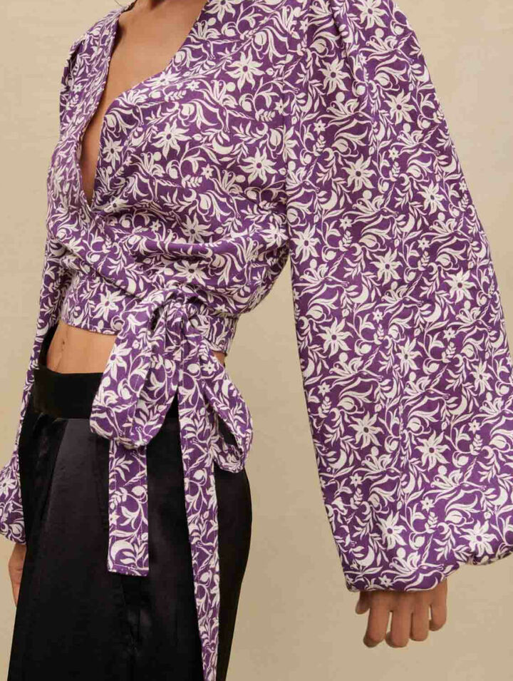 Short top with tie