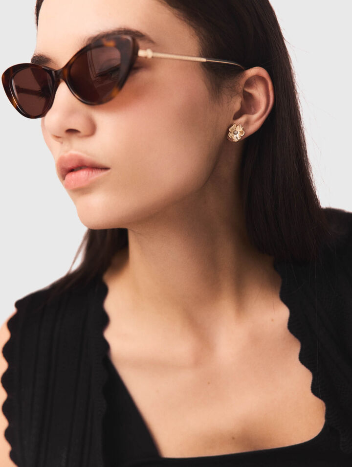 Flower stud earrings