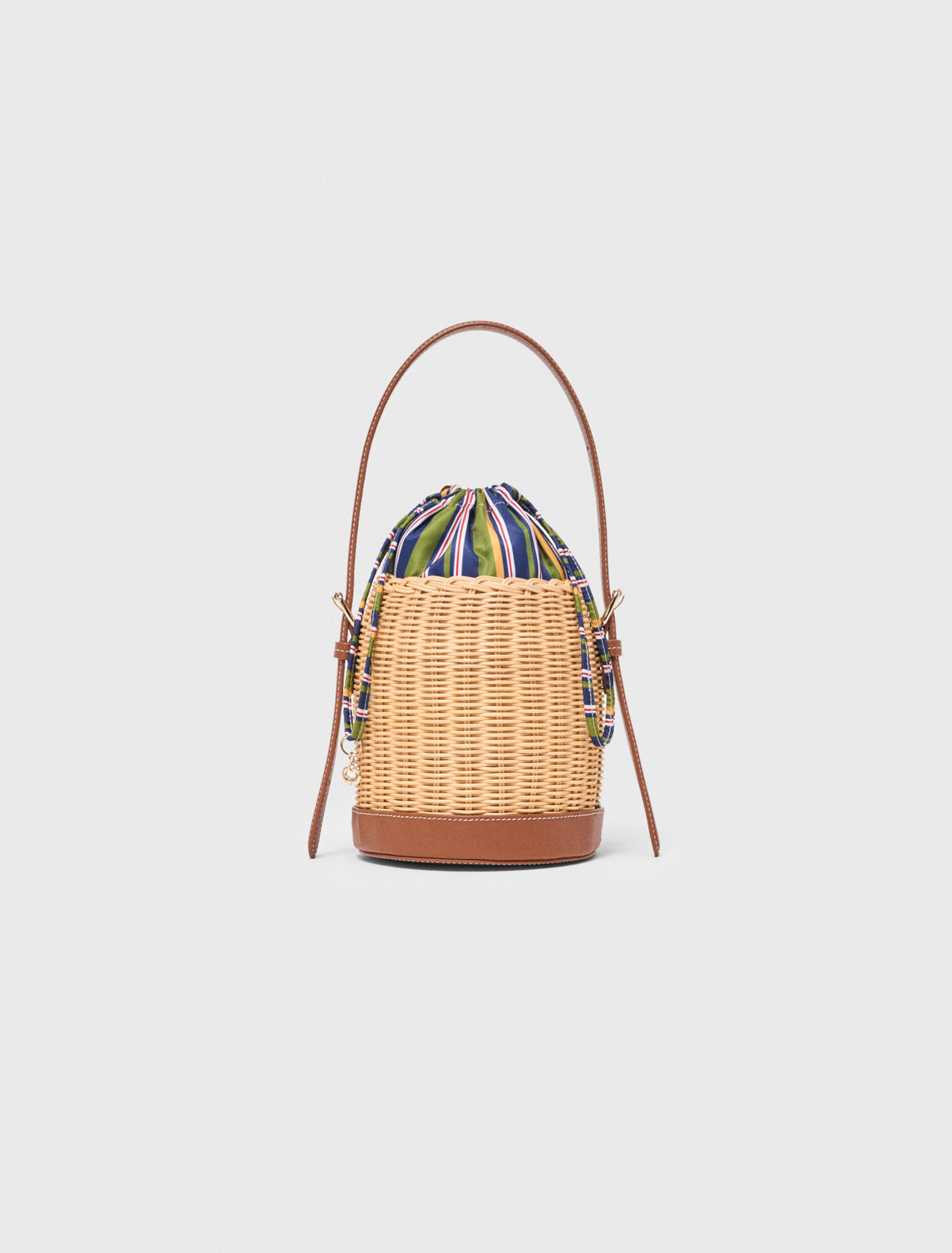 Wicker basket with printed pouch