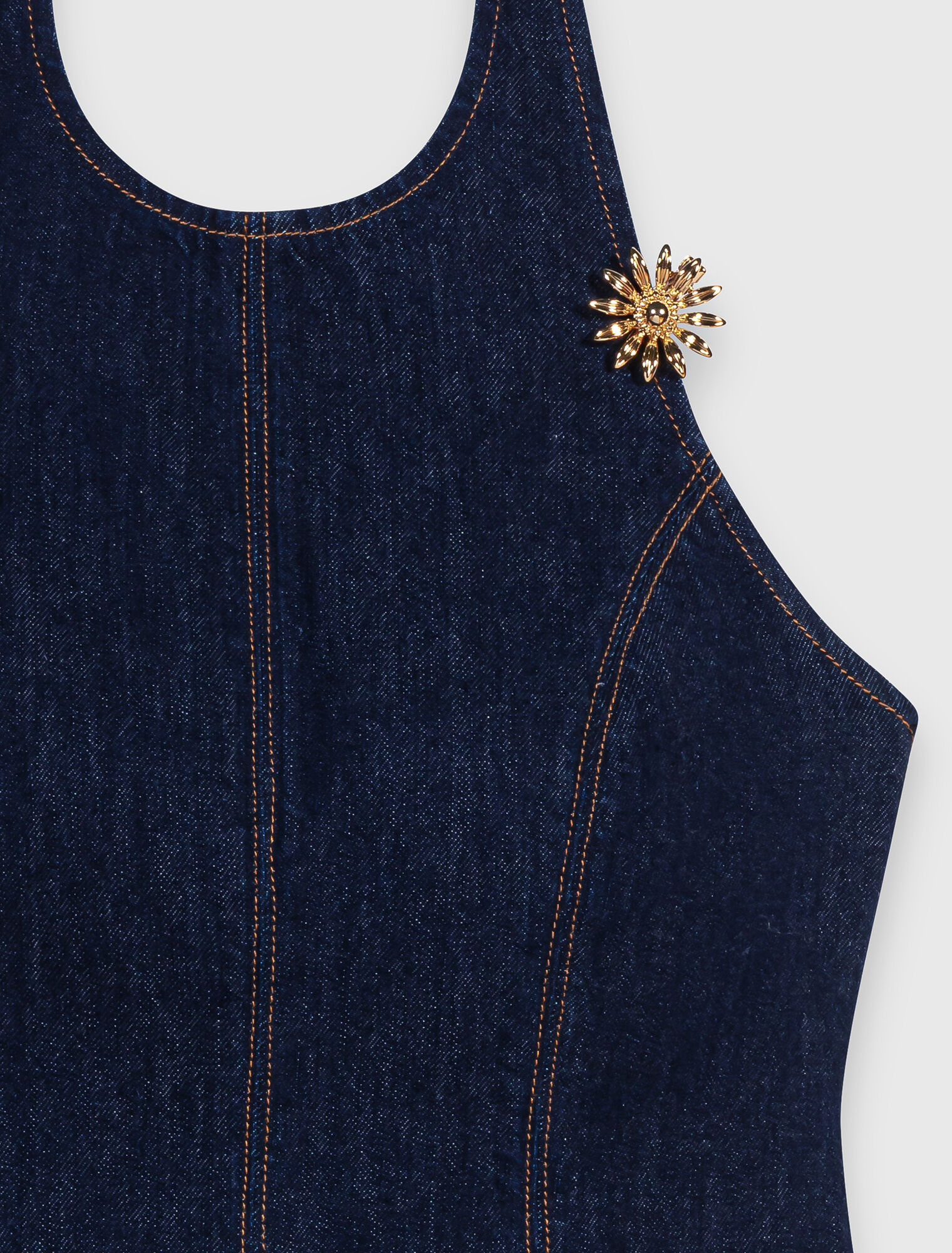 Short denim dress with brooch