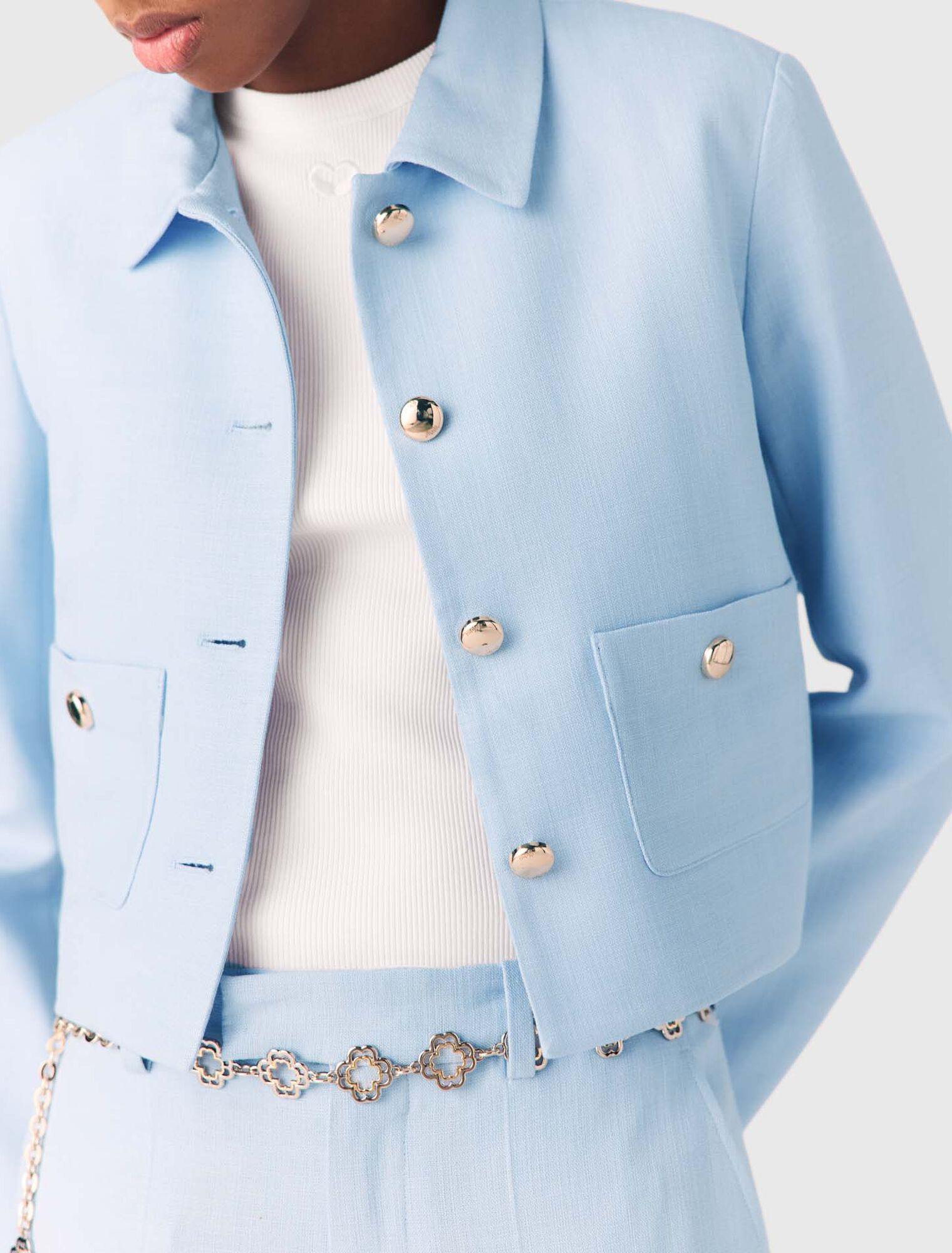 Short single-breasted jacket